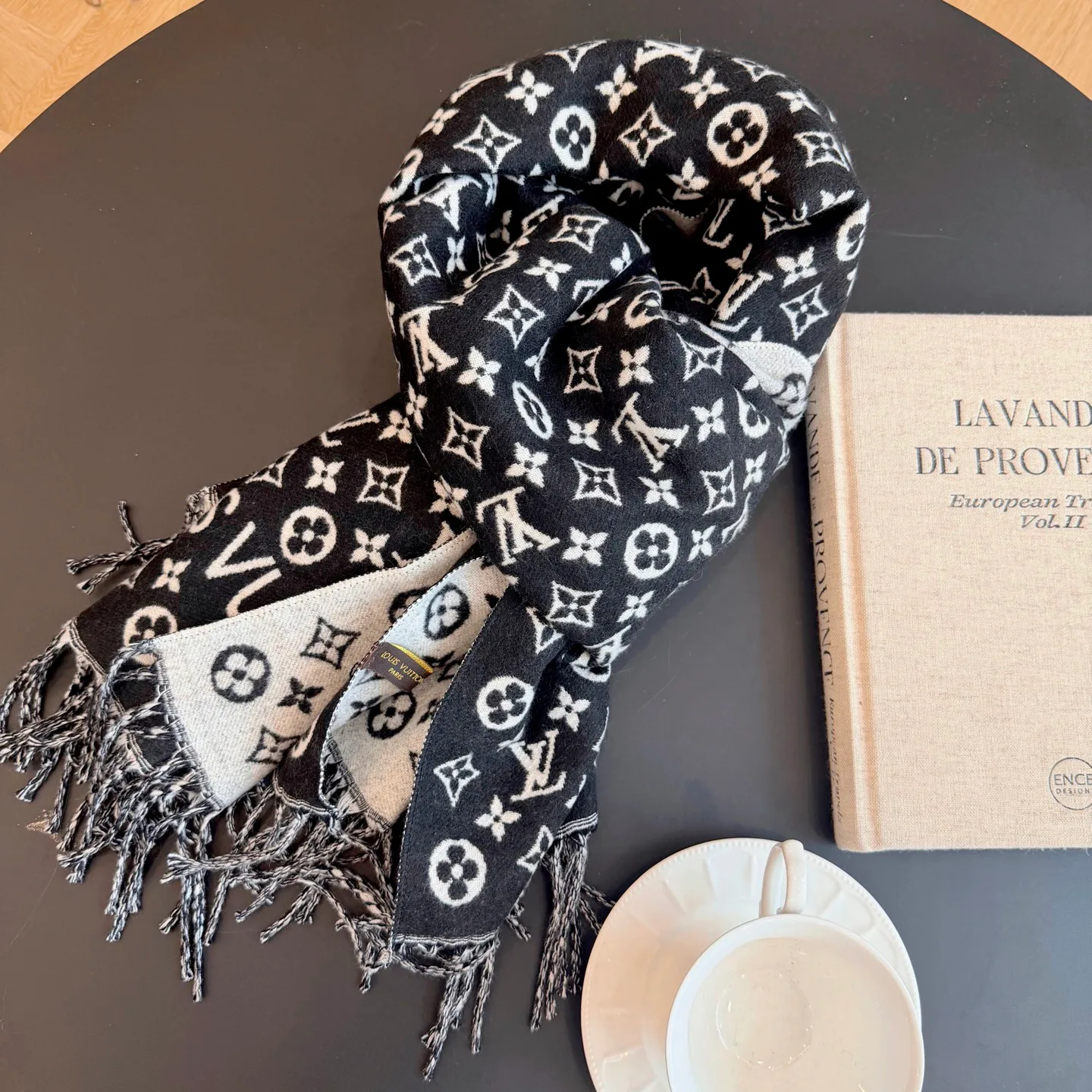 Scarves LOUIS VUITTON 18105495