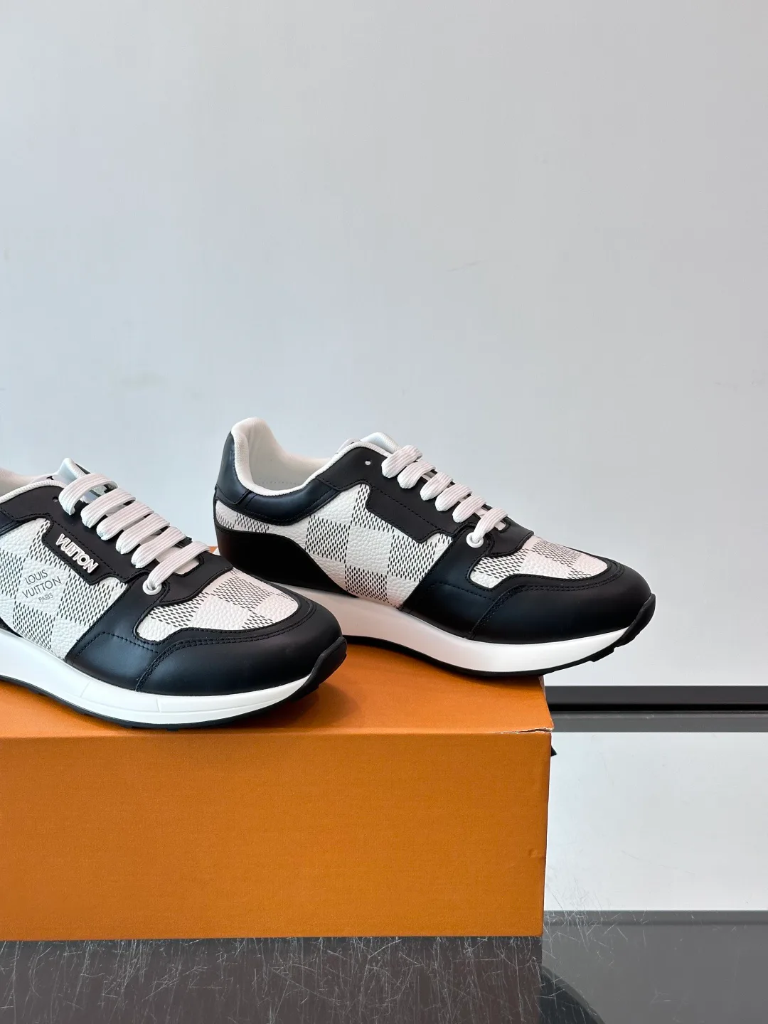 Men's Sneakers LOUIS VUITTON 18400554