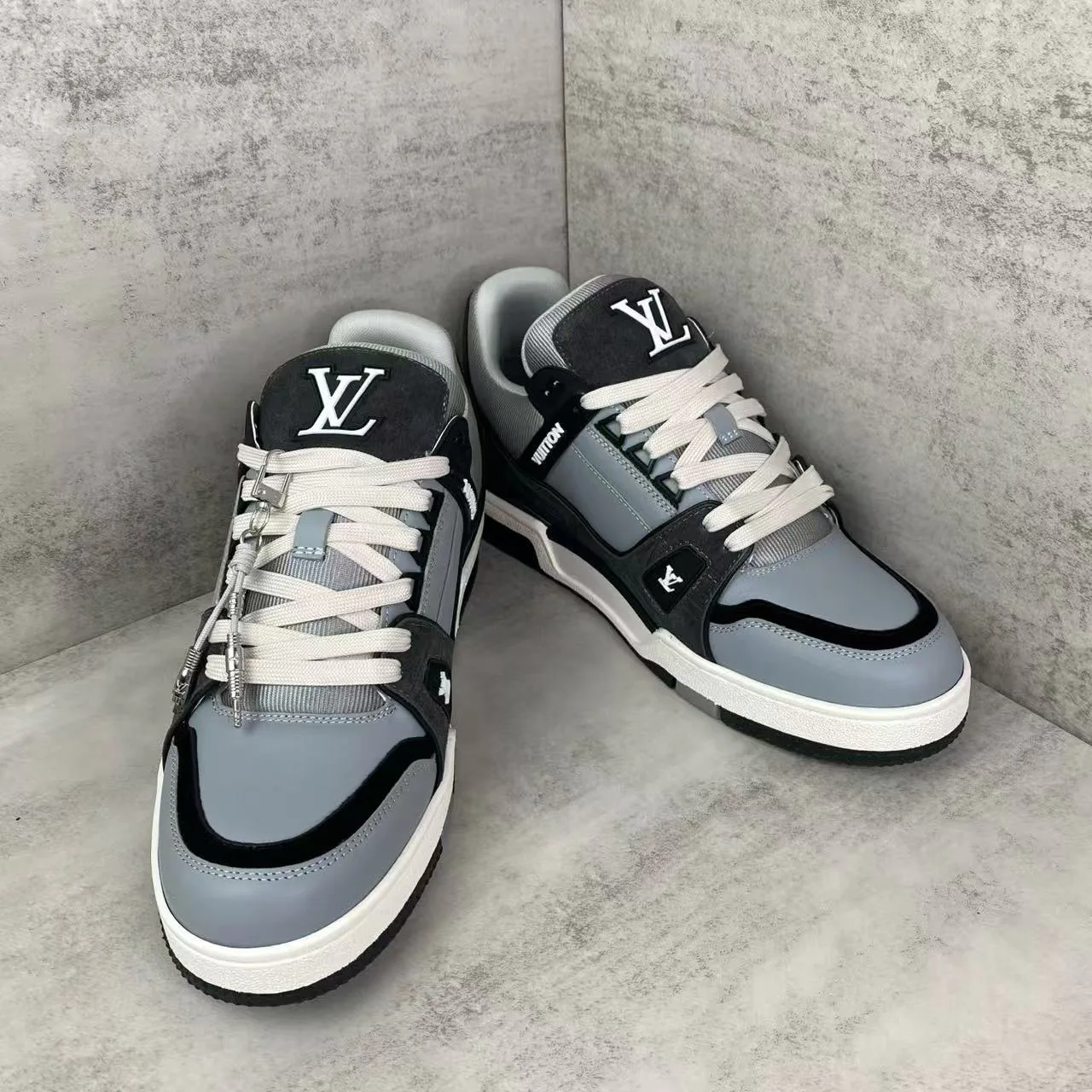 Women's Sneakers LOUIS VUITTON 17961752