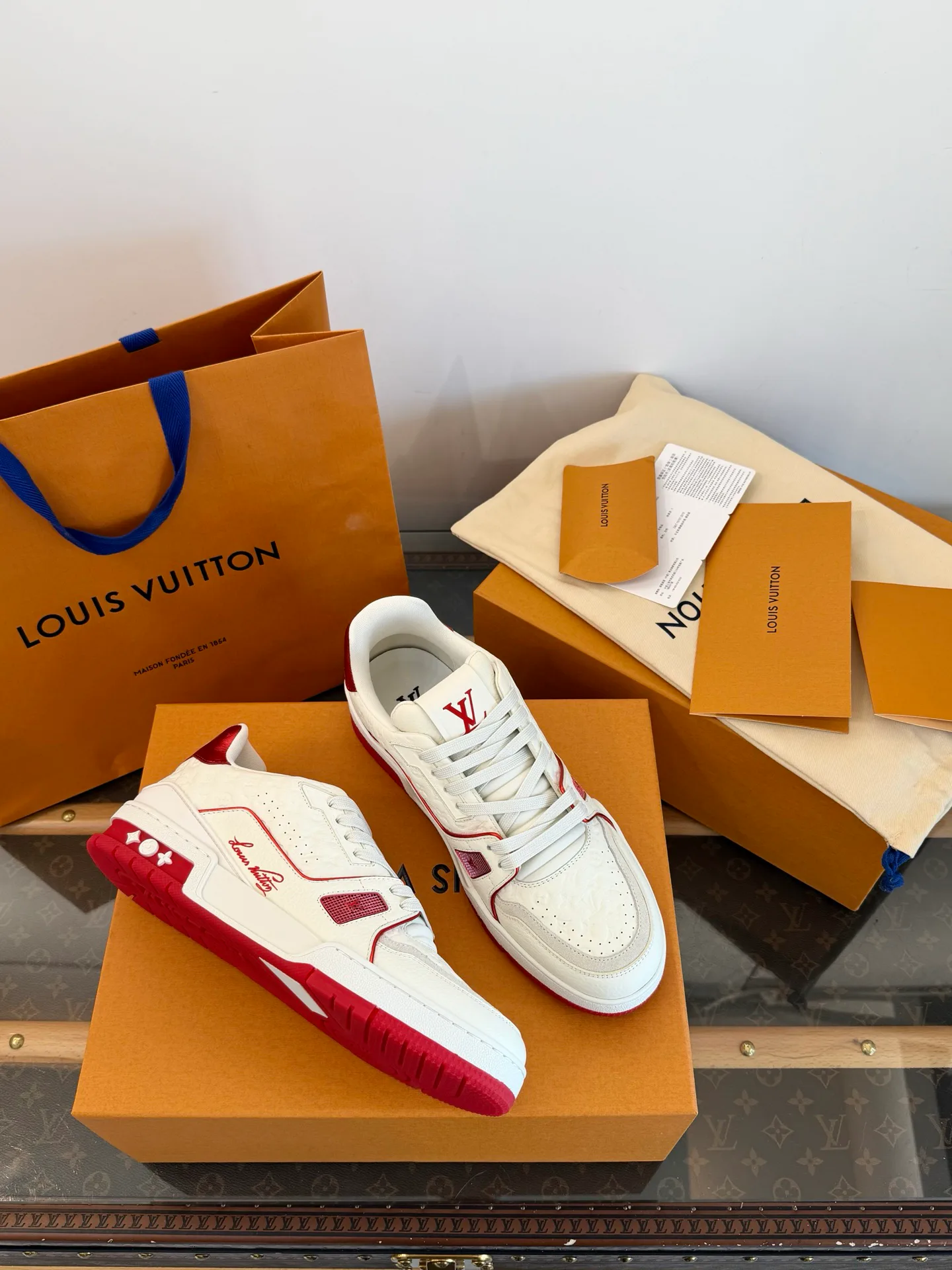 Women's Sneakers LOUIS VUITTON 18547388