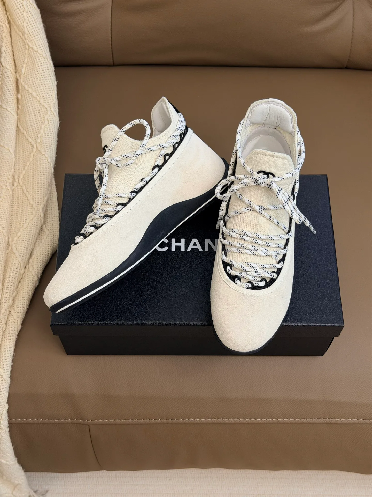Women's Sneakers CHANEL 17510619