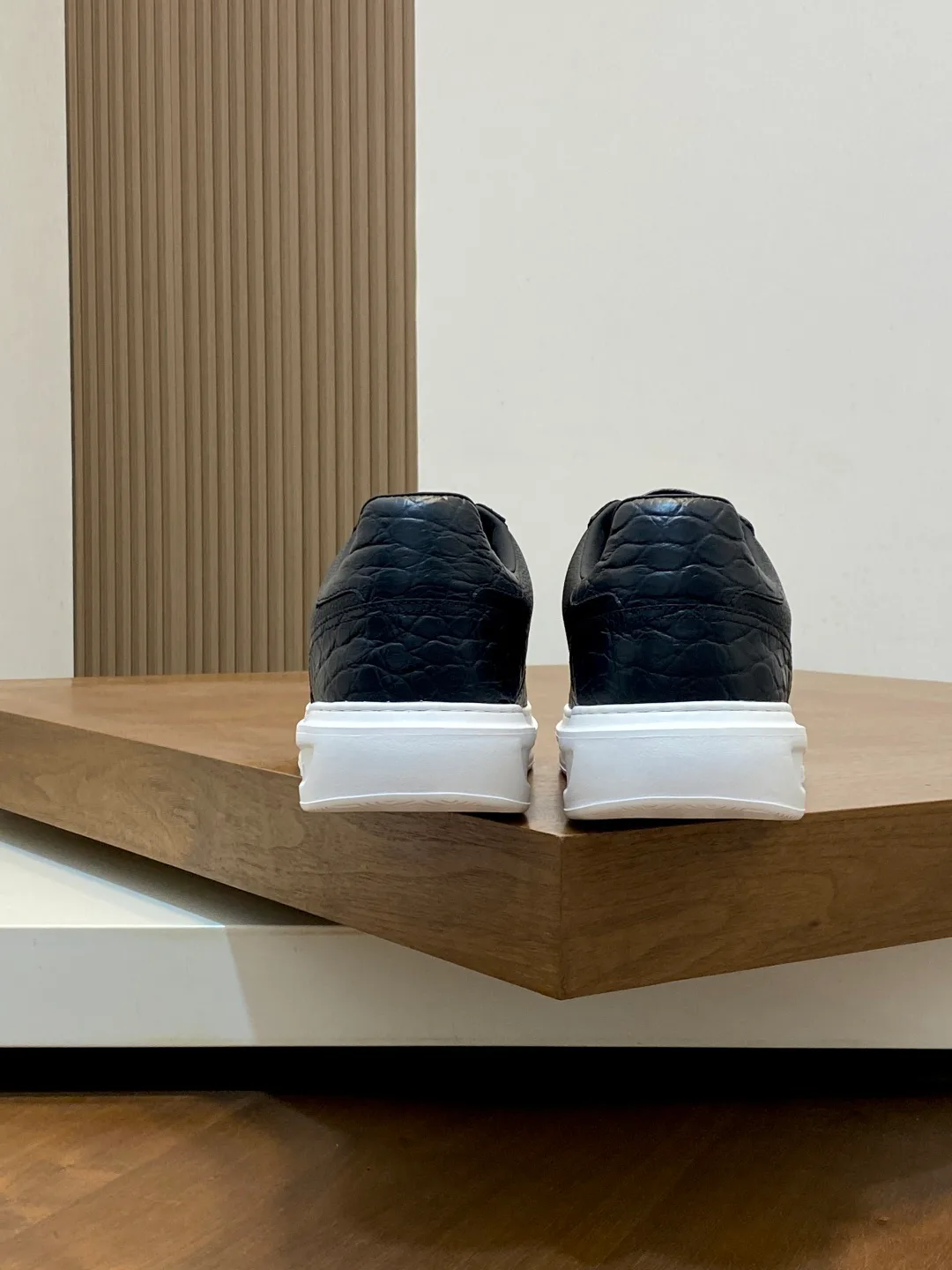 Men's Sneakers LOUIS VUITTON 18555434