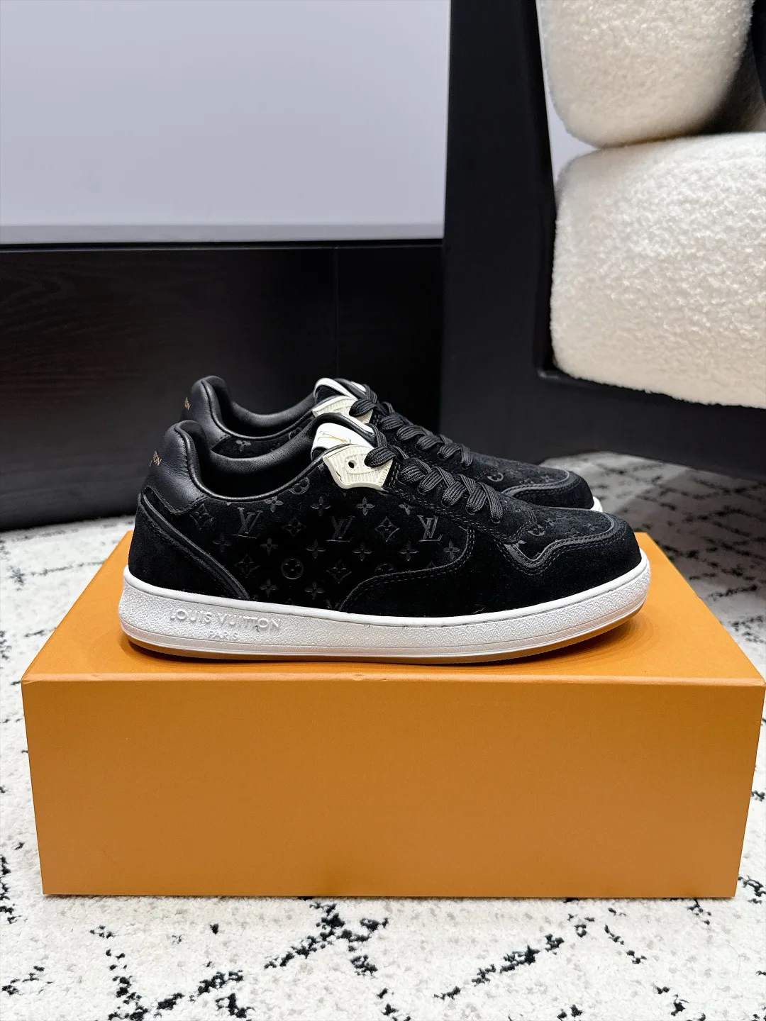 Women's Sneakers LOUIS VUITTON 18505547