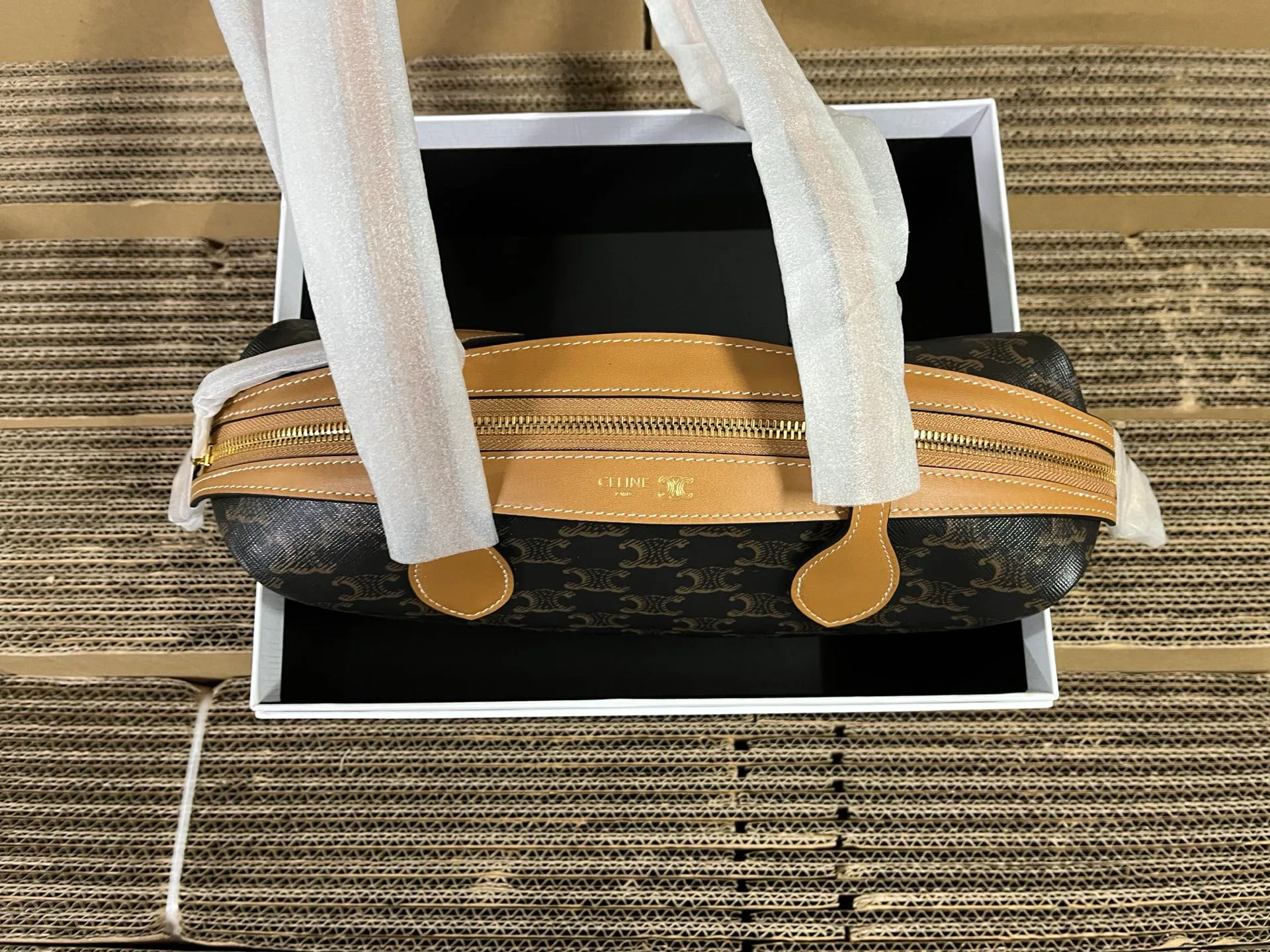 Women's Classic Handbags CELINE 18223207