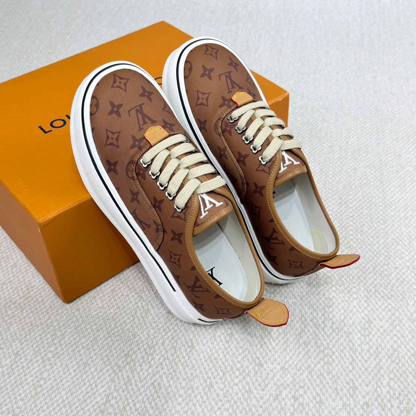 Men's Sneakers LOUIS VUITTON 18365133