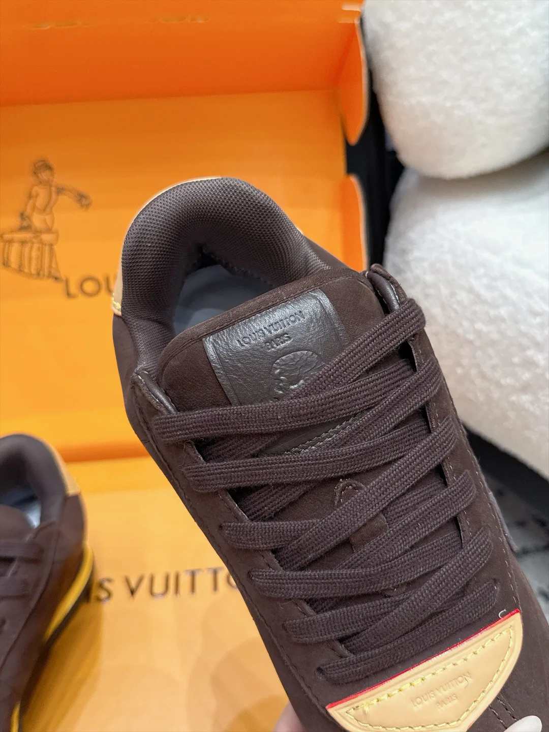 Women's Sneakers LOUIS VUITTON 18406459