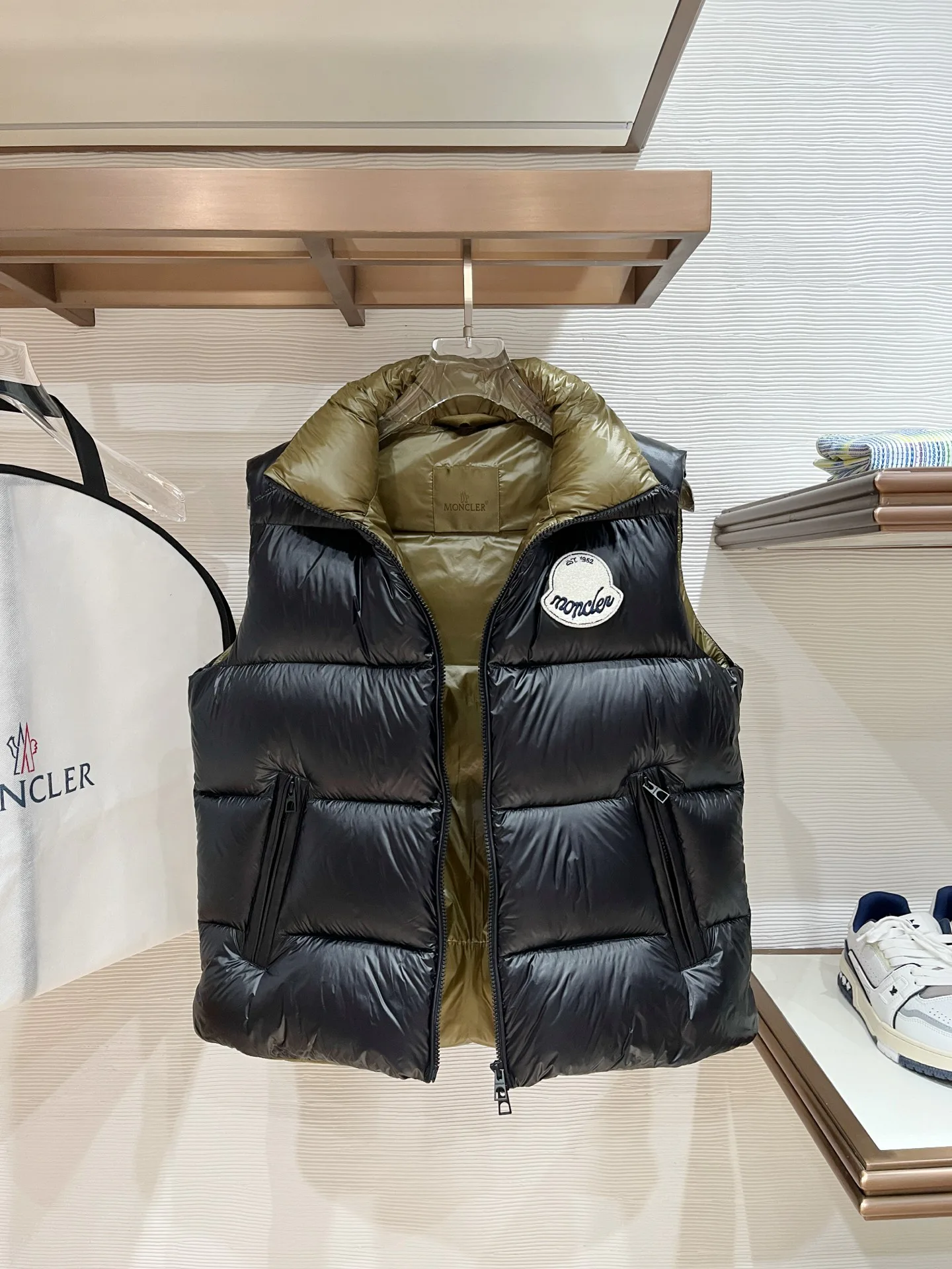 Жилеты Мужские Moncler 18639720