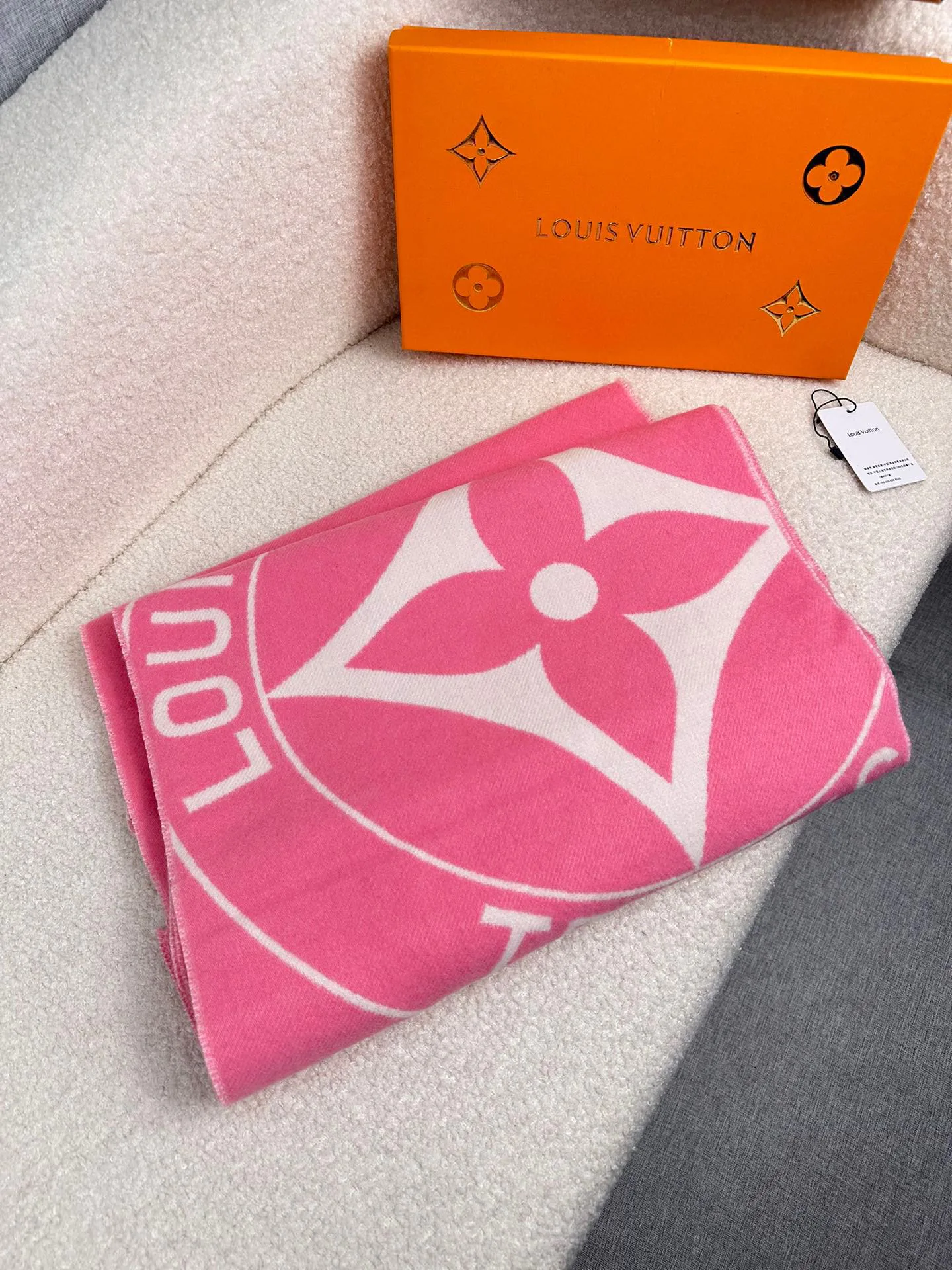 Scarves LOUIS VUITTON 18476667