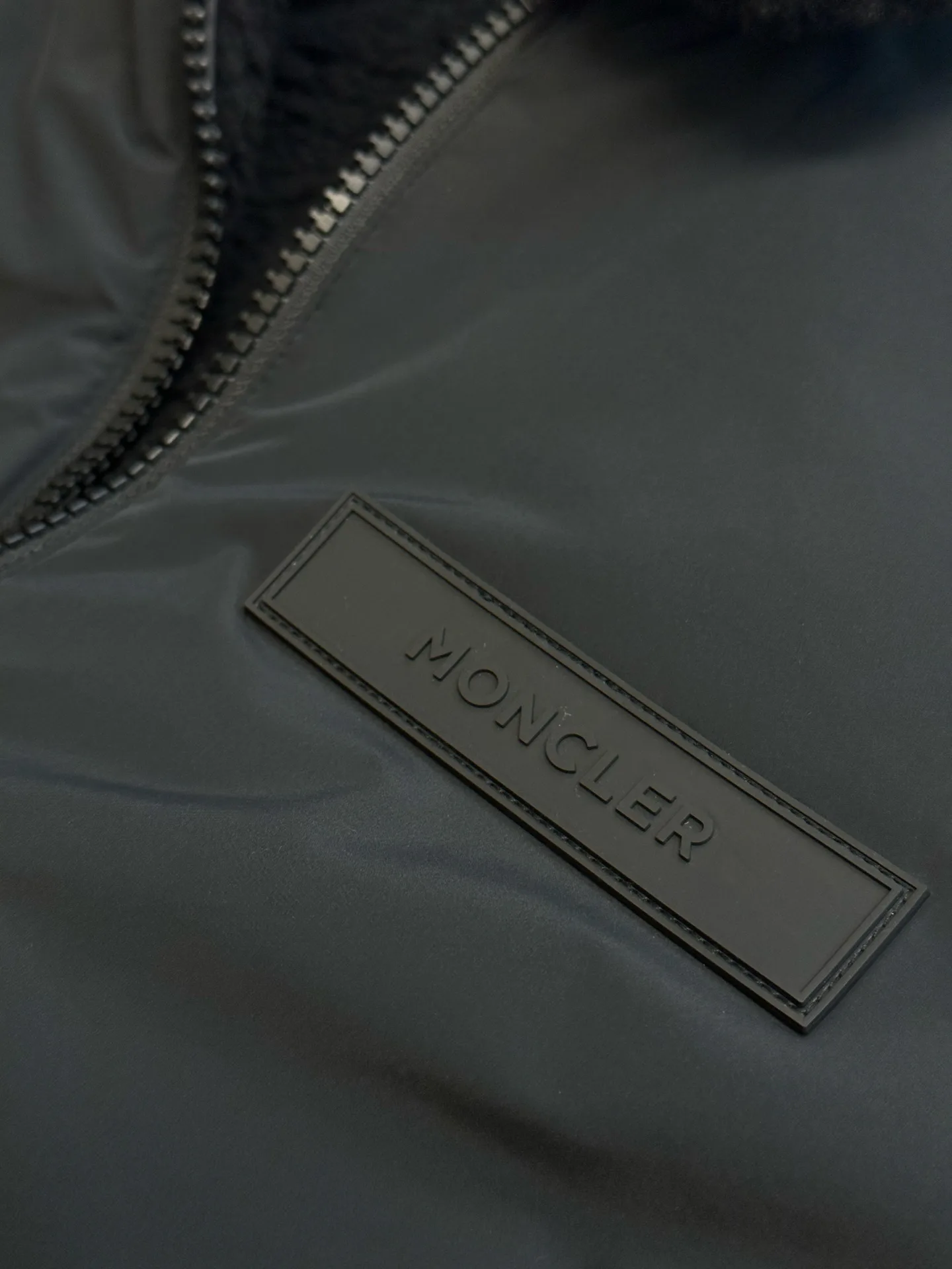 Men's Jackets And Down Jackets MONCLER 18483182
