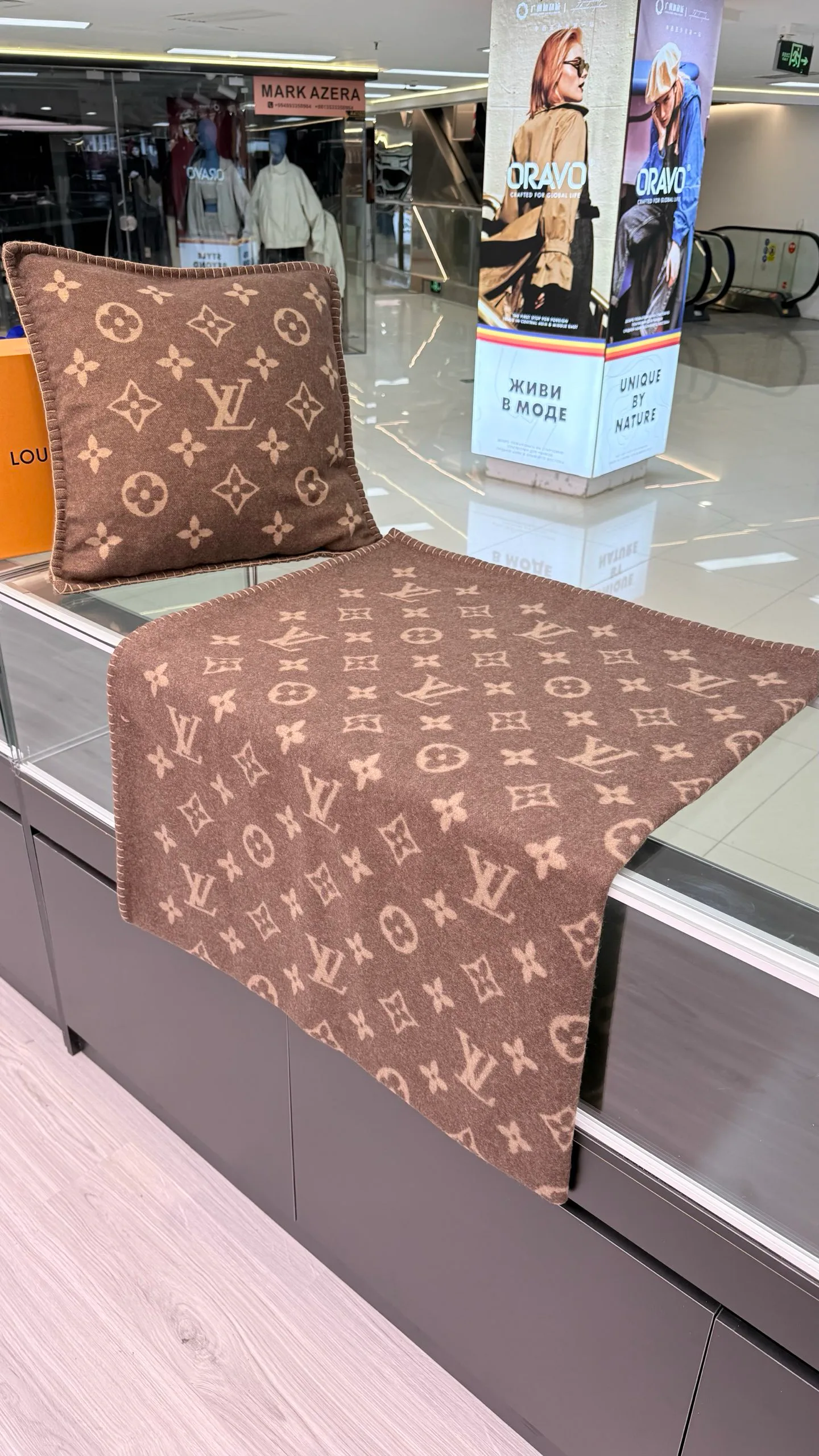 Textiles LOUIS VUITTON 18002645