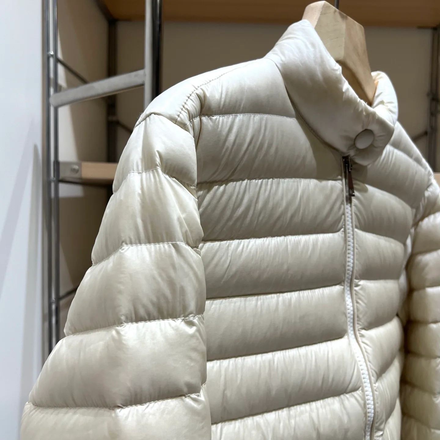 Women's Jackets And Down Jackets MONCLER 17812071