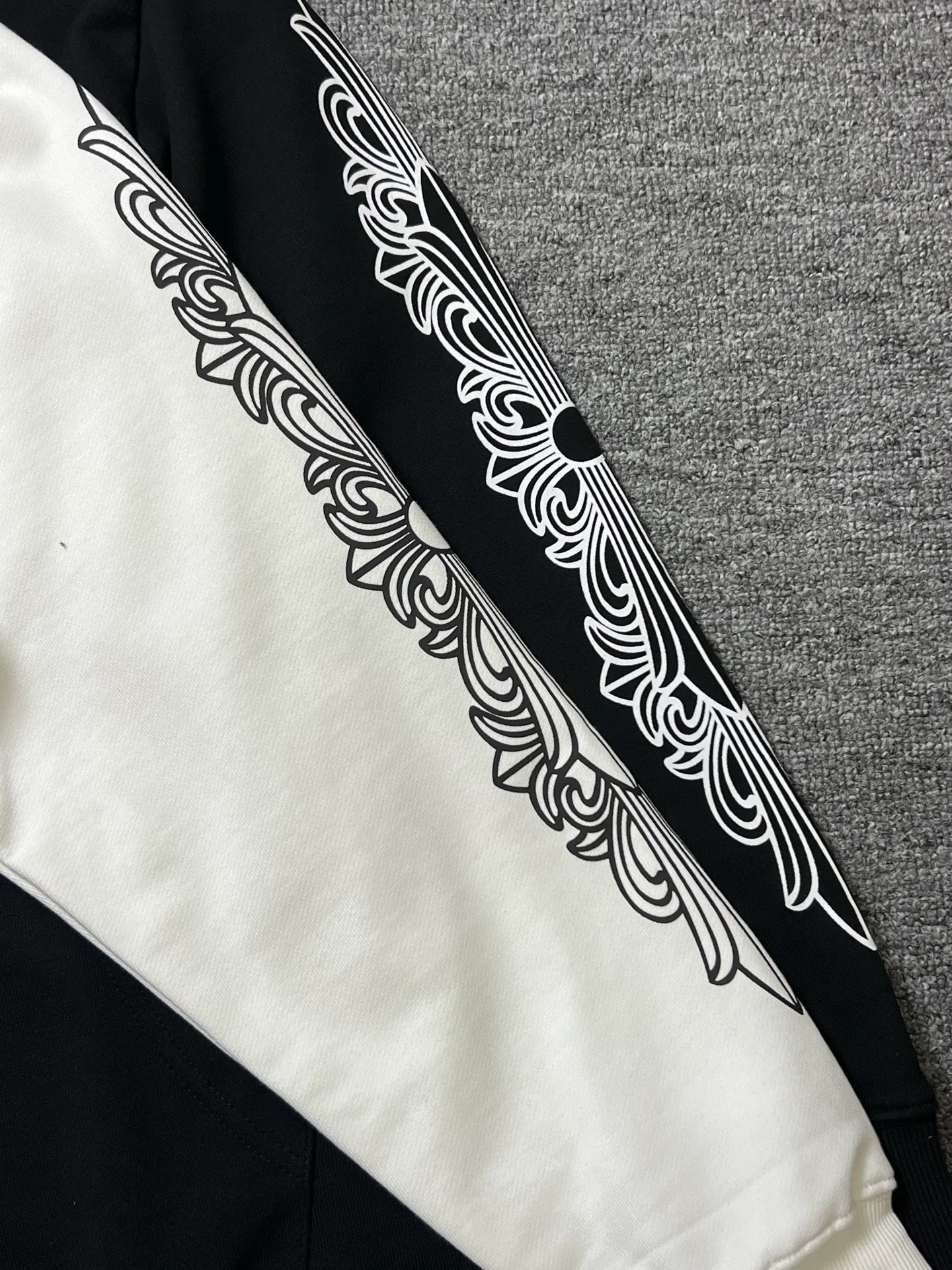 Men's Sweatshirts And Hoodies CHROME HEARTS 17931926