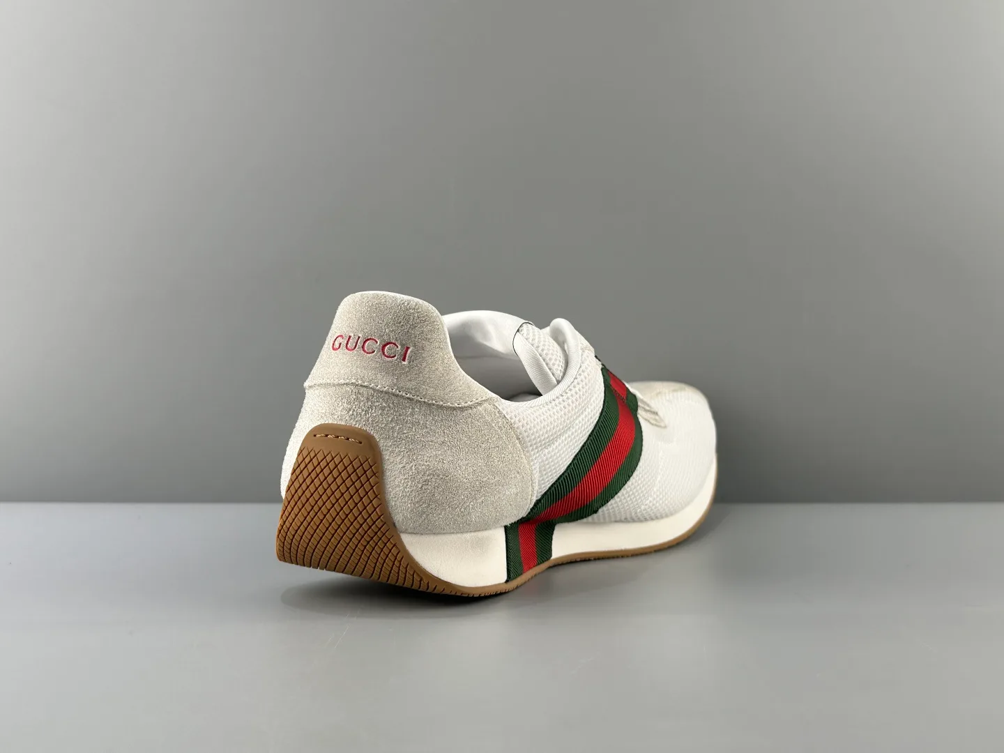 Кроссовки Женские Gucci 18583681
