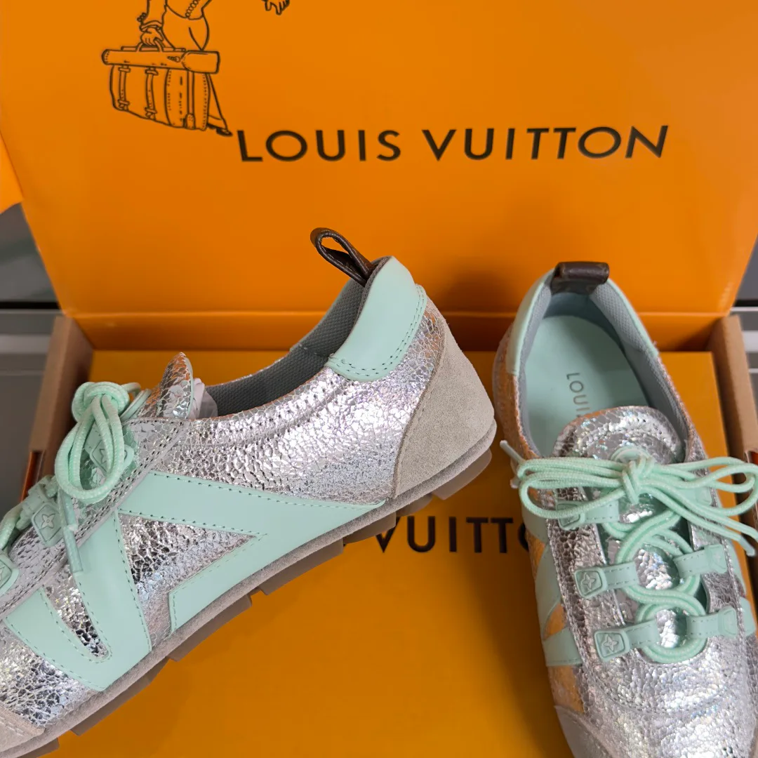 Women's Sneakers LOUIS VUITTON 17780696