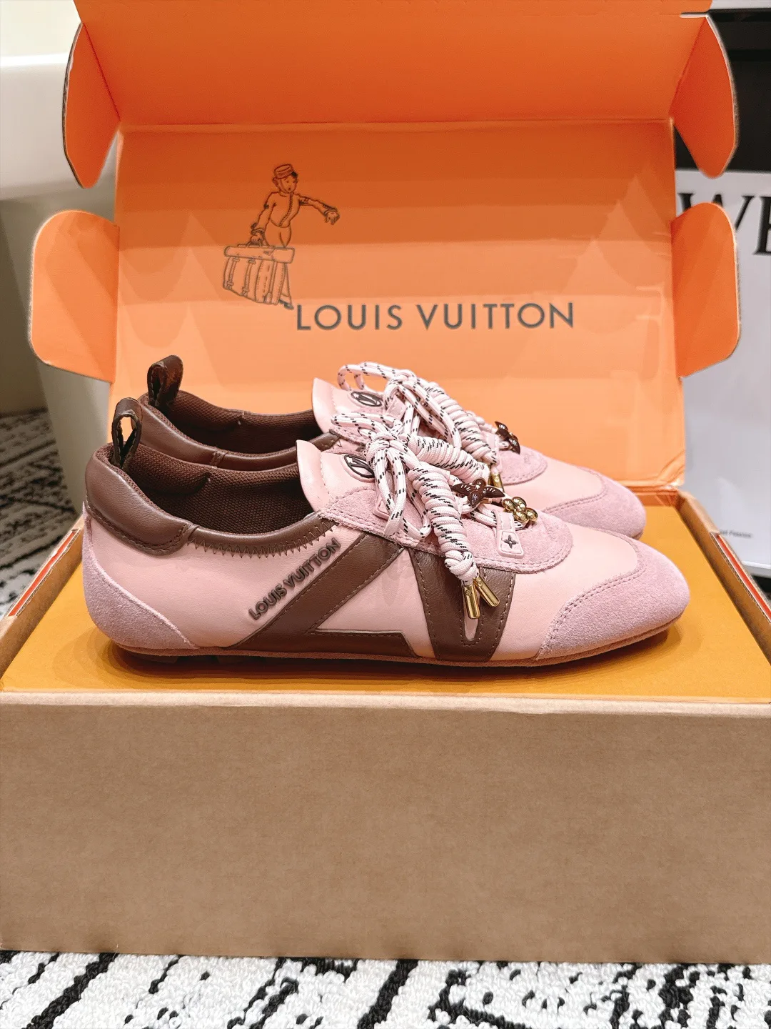 Women's Sneakers LOUIS VUITTON 17978323