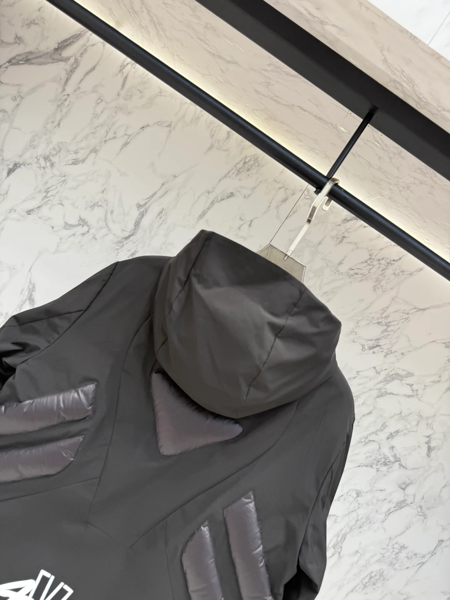 Men's Jackets And Down Jackets MONCLER 18047857