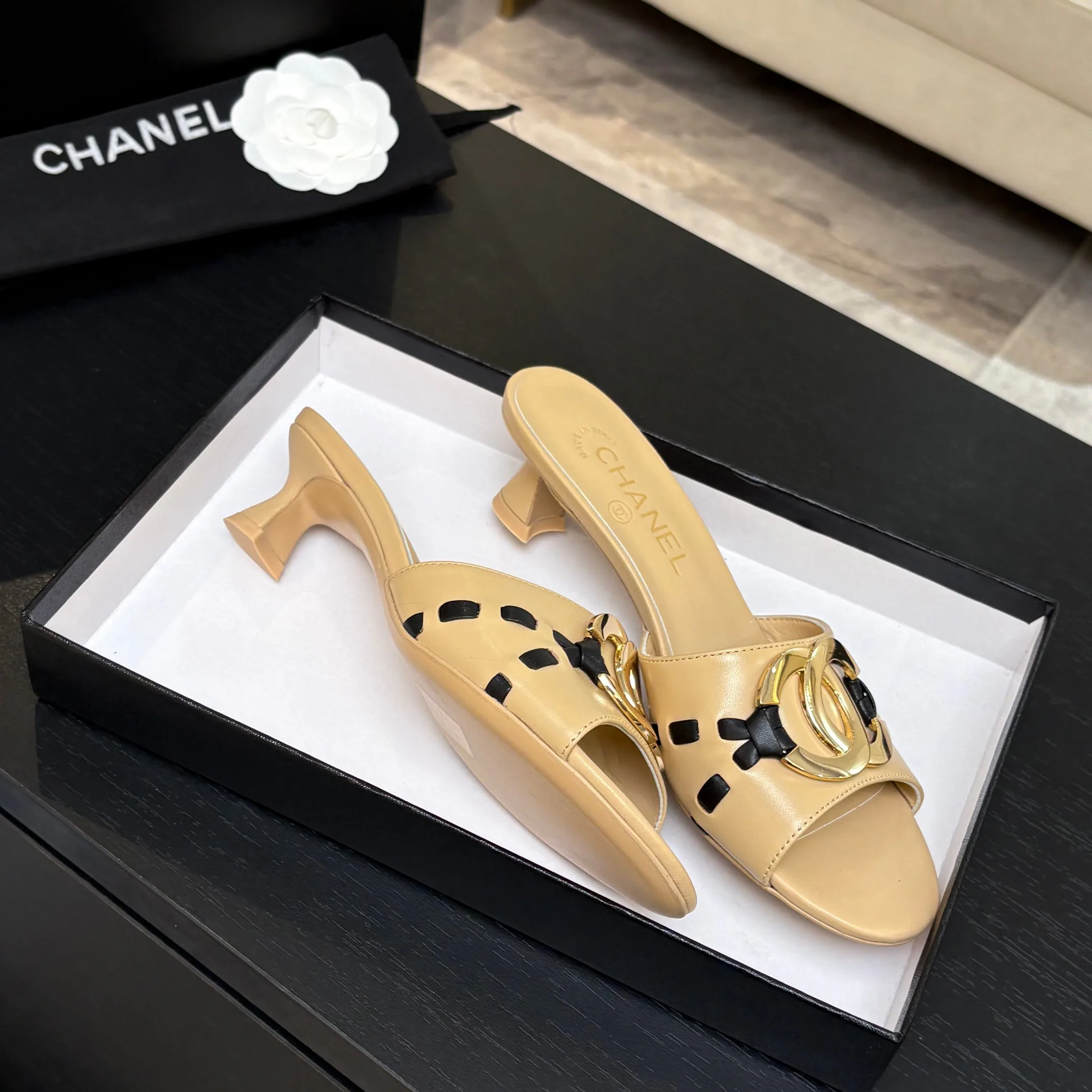 Women's Flip-Flops CHANEL 16953068