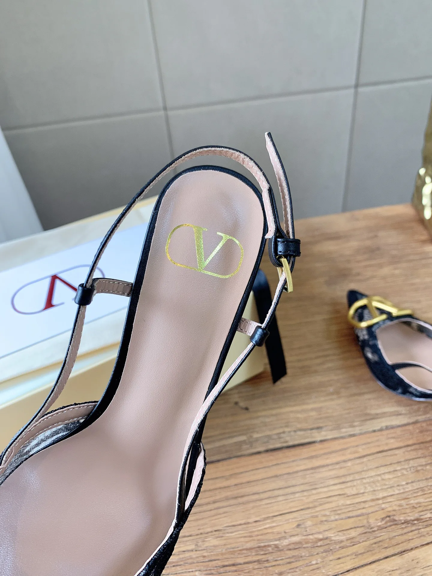 Women's Heels VALENTINO 16942050