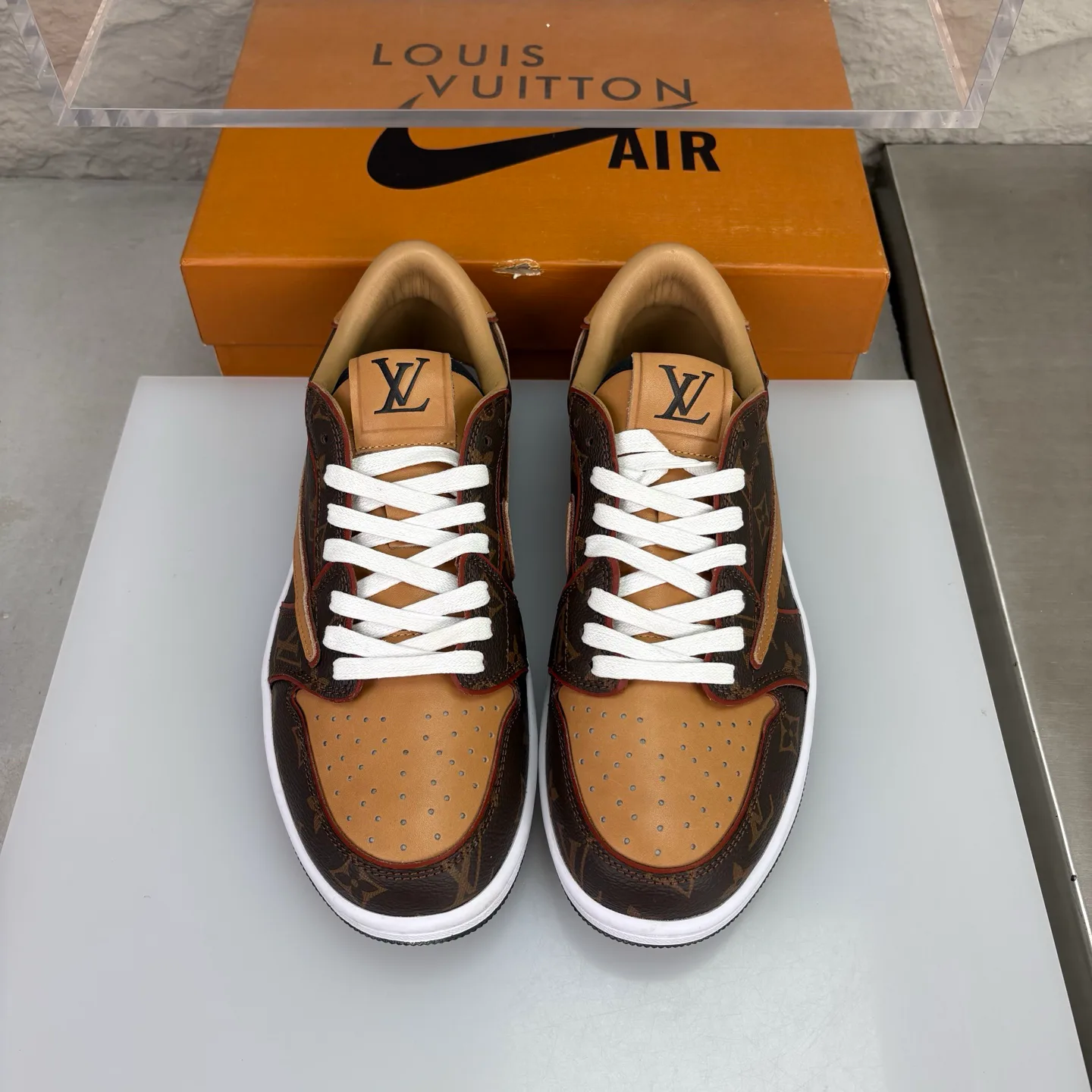 Women's Sneakers LOUIS VUITTON 18351608