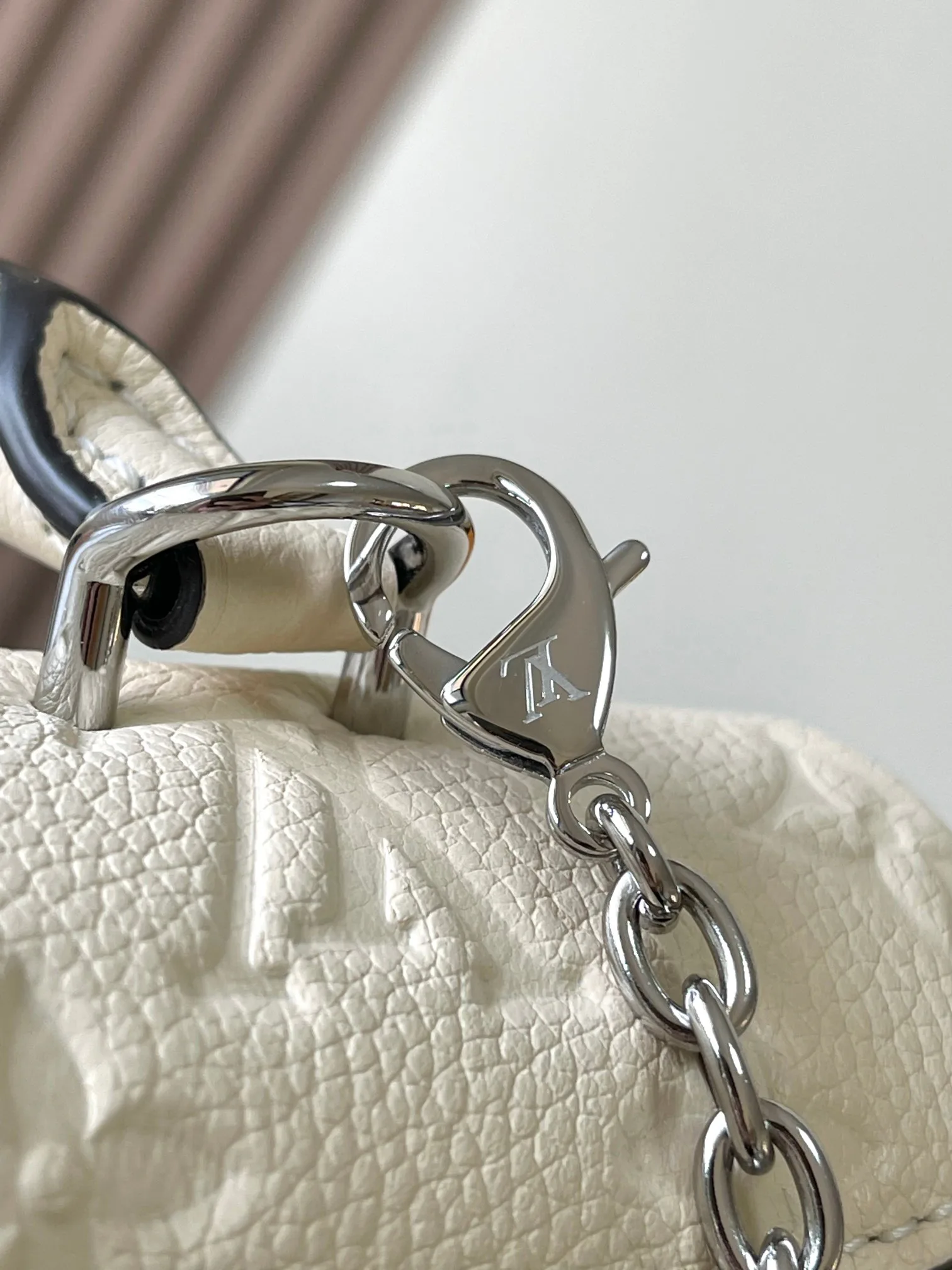 Классические Сумки Женские Louis Vuitton 18627719