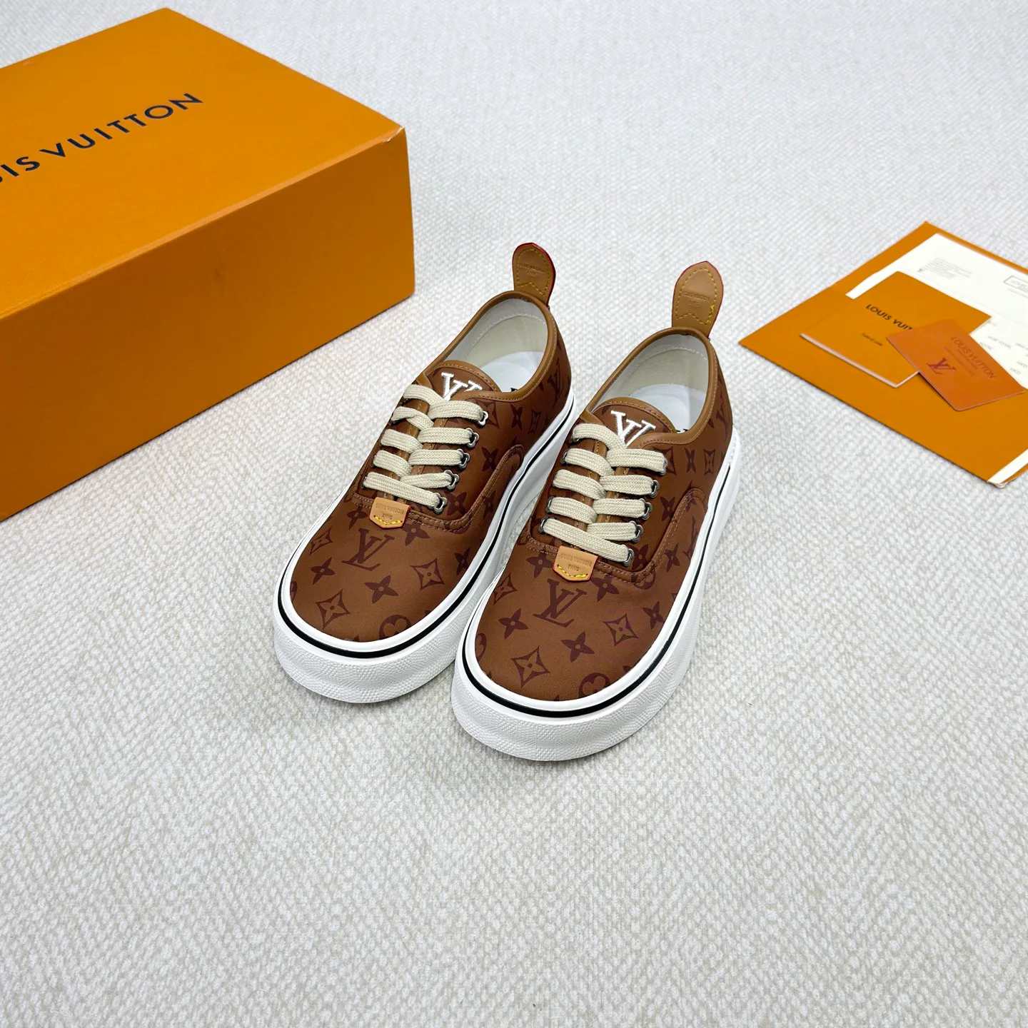 Men's Sneakers LOUIS VUITTON 18365133