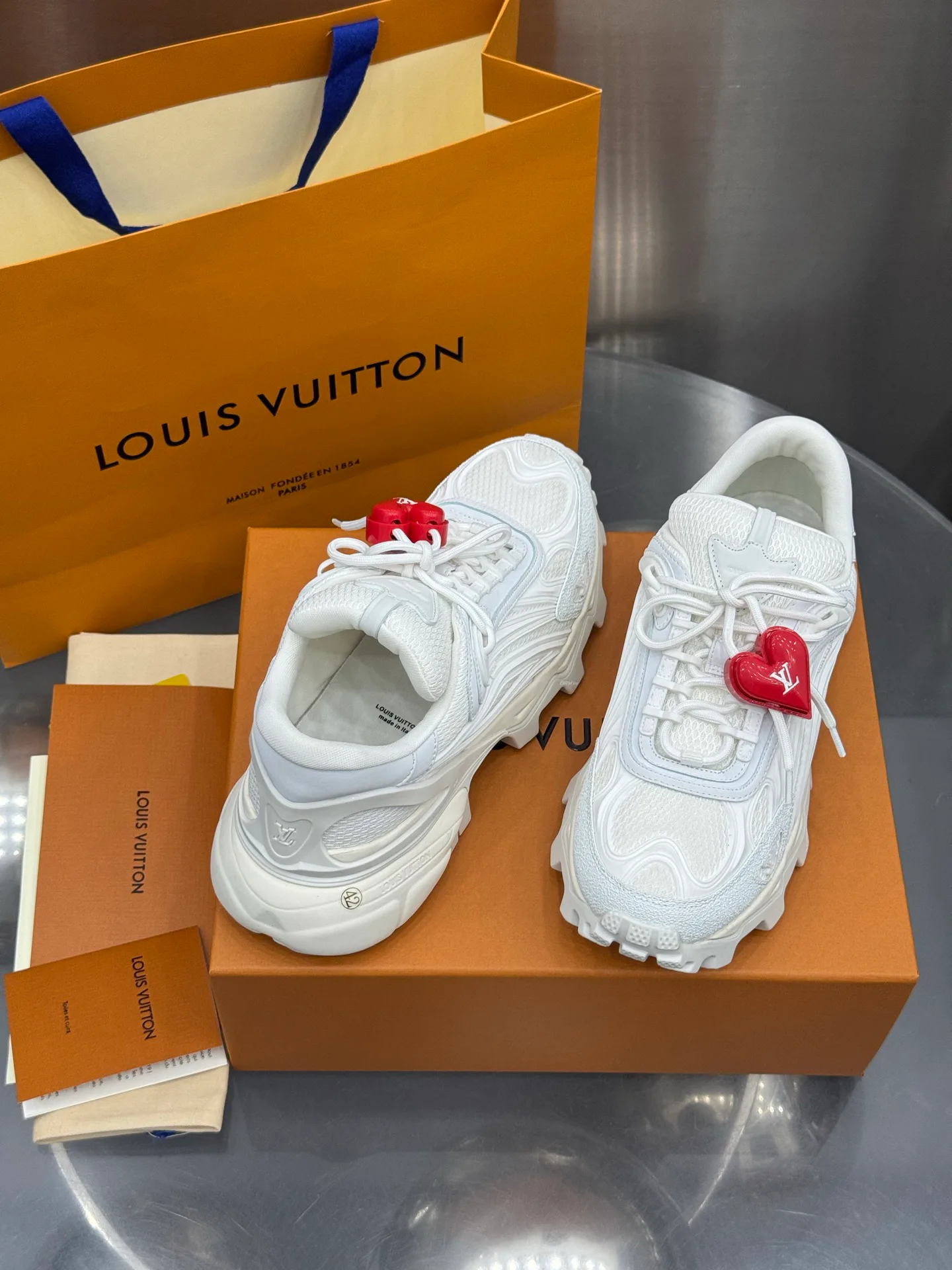 Men's Sneakers LOUIS VUITTON 18202620
