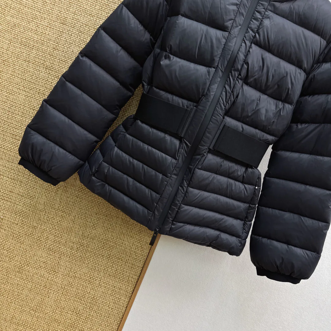 Women's Jackets And Down Jackets MONCLER 18345002