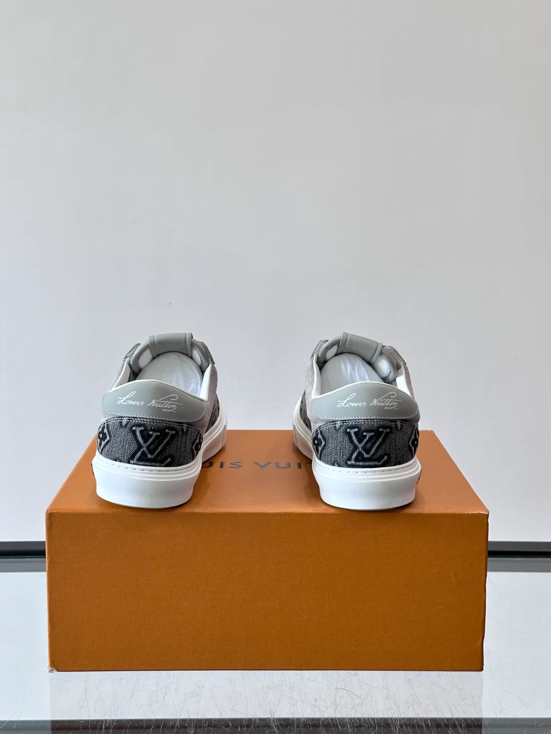 Women's Sneakers LOUIS VUITTON 17037735
