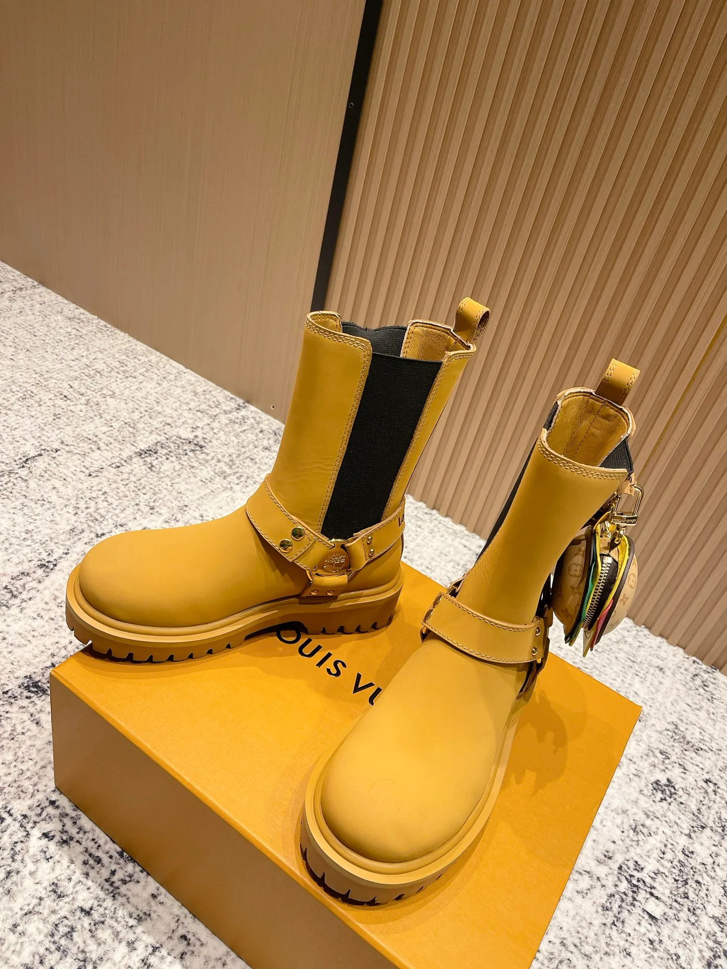 Ботинки Женские Louis Vuitton 18618958