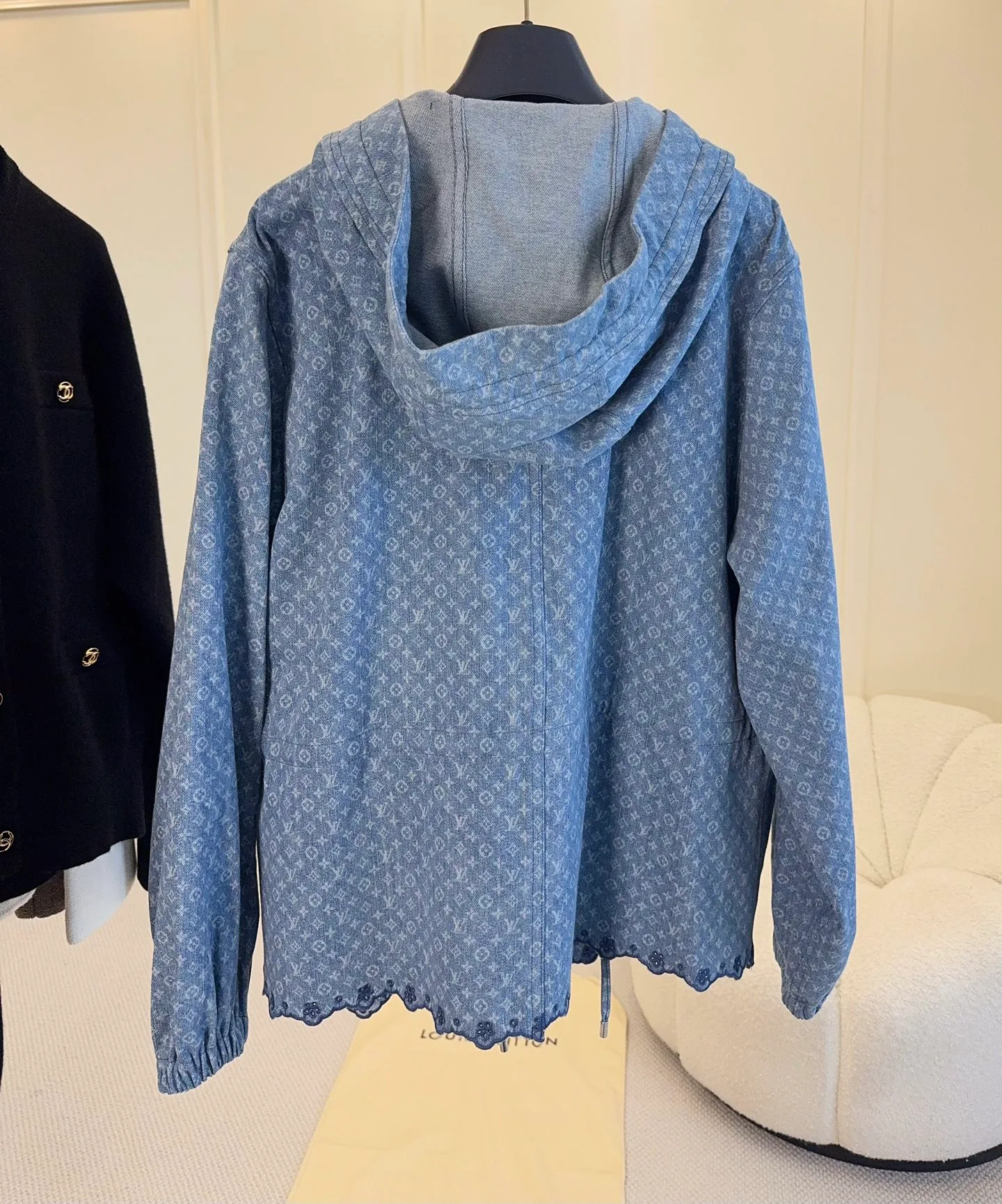 Women's Jackets And Down Jackets LOUIS VUITTON 18405498