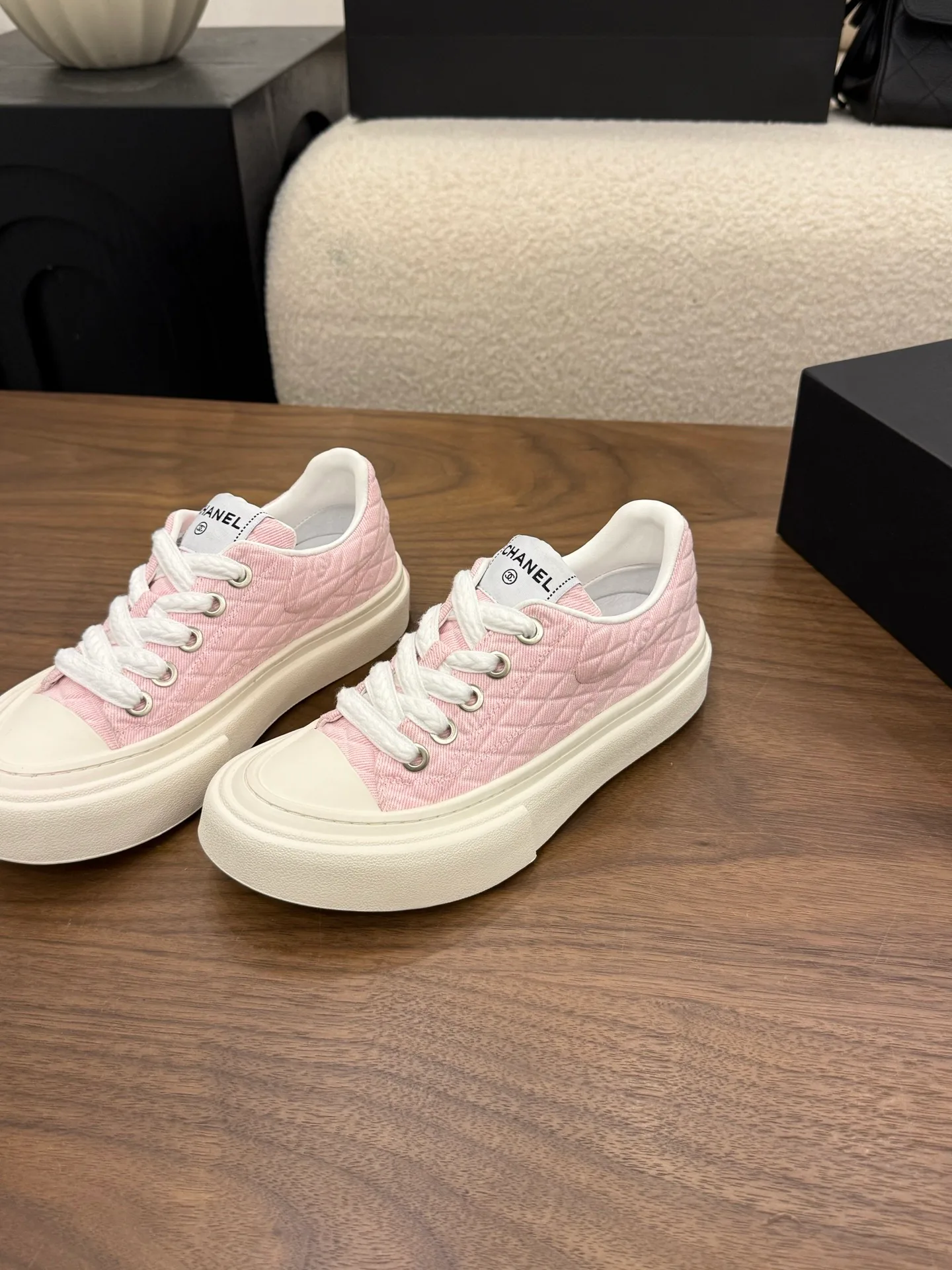 Women's Sneakers CHANEL 17996719