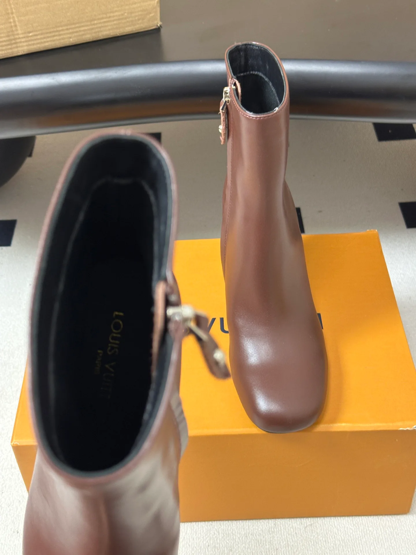 Women's Booties LOUIS VUITTON 18392550