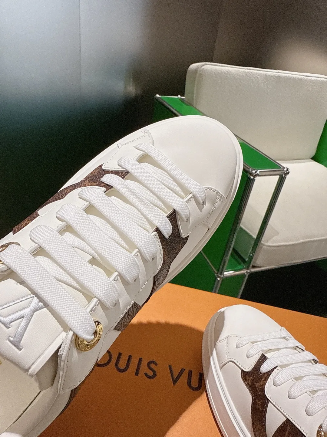 Кроссовки Женские Louis Vuitton 18677723