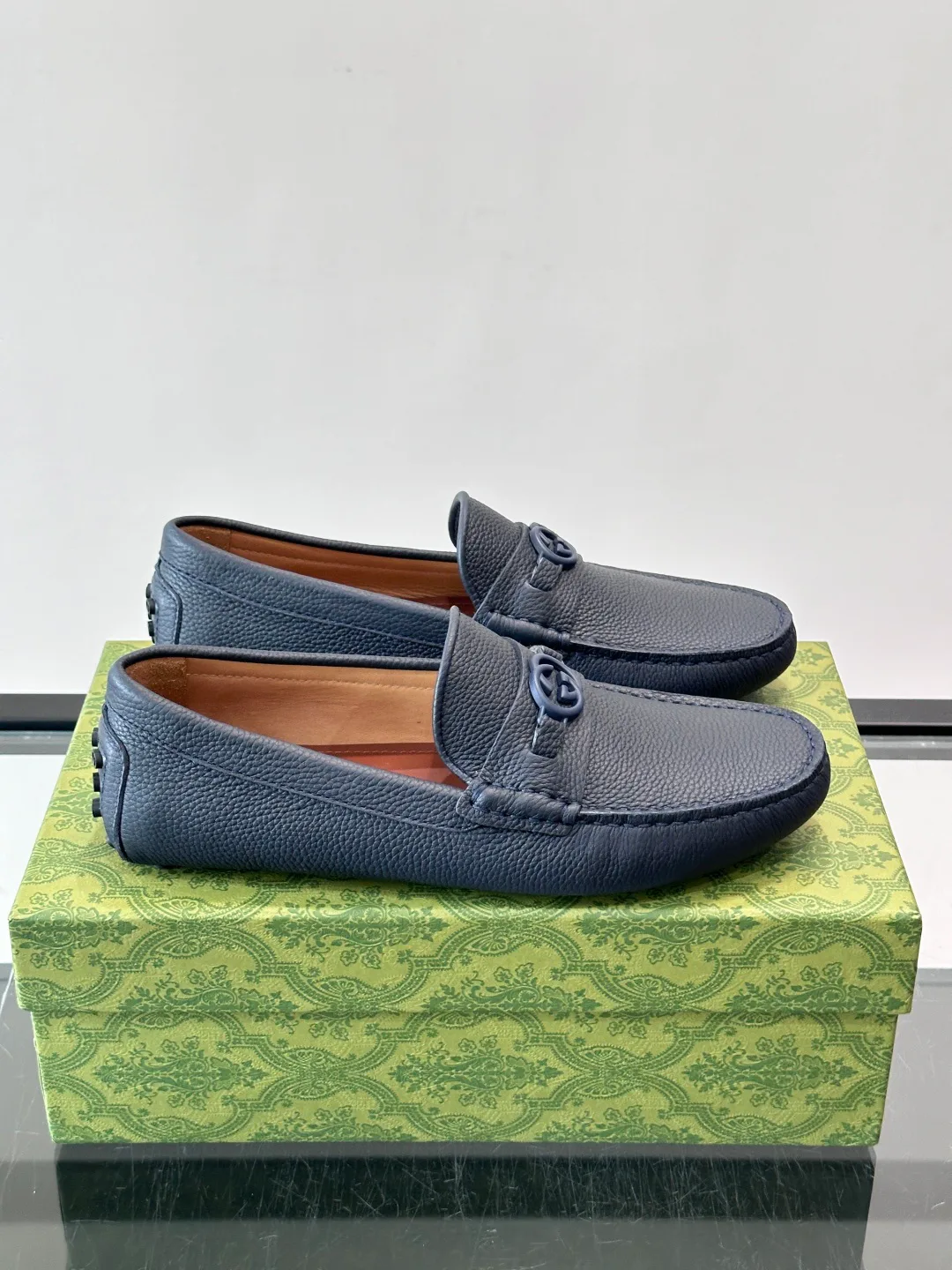 Men's Loafers And Dress Shoes GUCCI 17604304