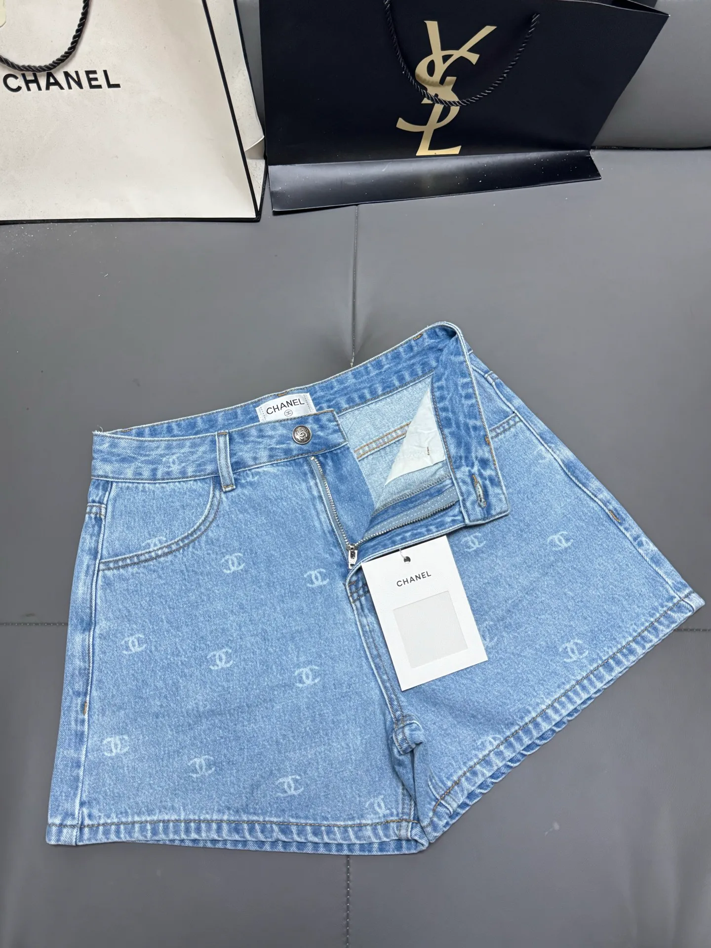 Women's Shorts CHANEL 17851574