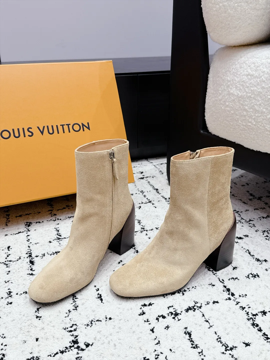 Women's Booties LOUIS VUITTON 18454409