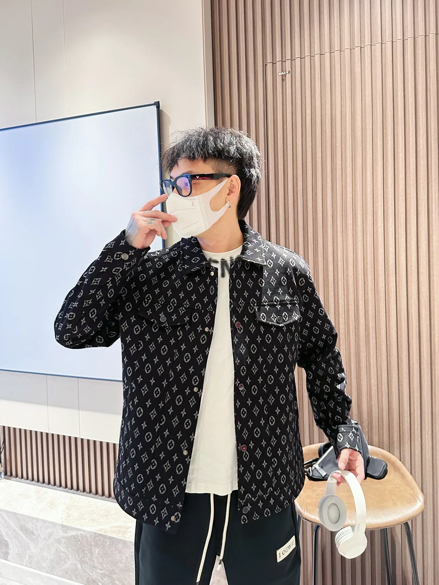 Men's Jackets And Down Jackets LOUIS VUITTON 18197301