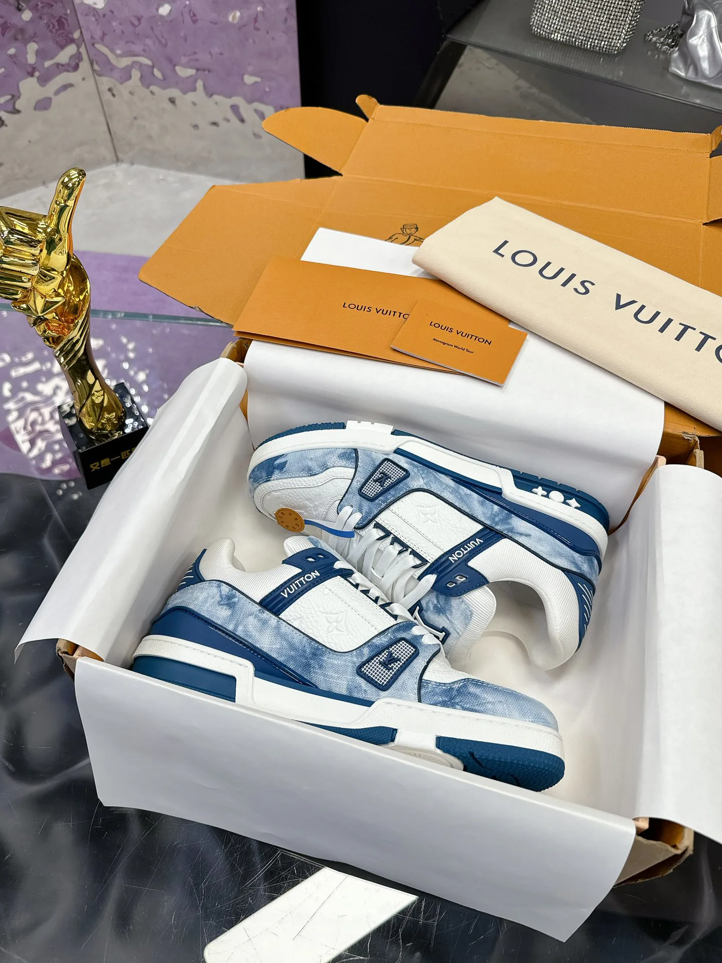 Women's Sneakers LOUIS VUITTON 17530409