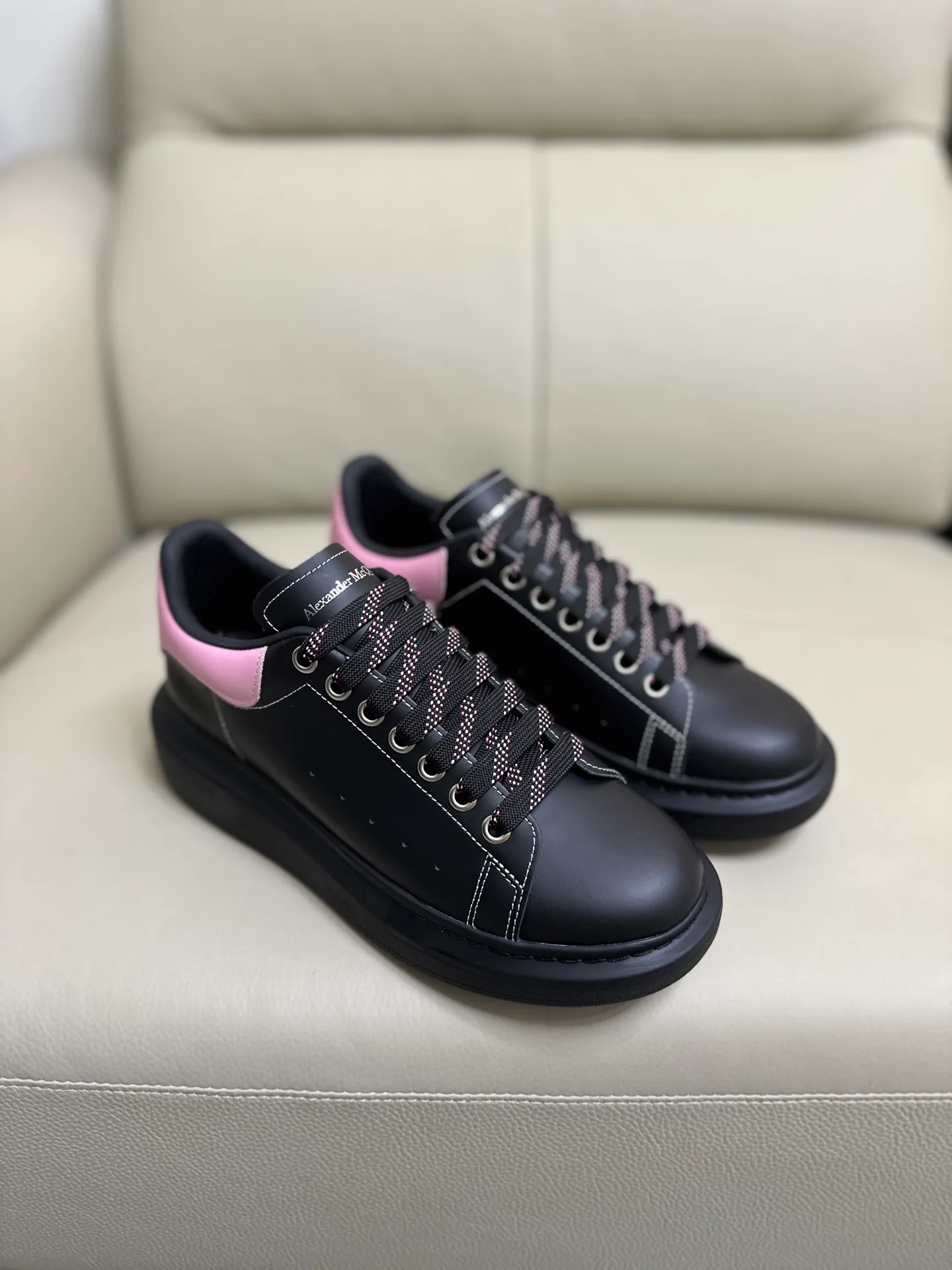 Кроссовки Женские Alexander Mcqueen 18616720