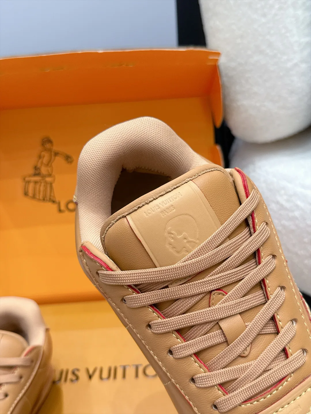 Women's Sneakers LOUIS VUITTON 18406489