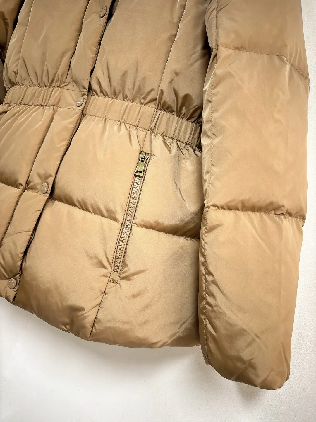 Women's Jackets And Down Jackets MONCLER 17810365