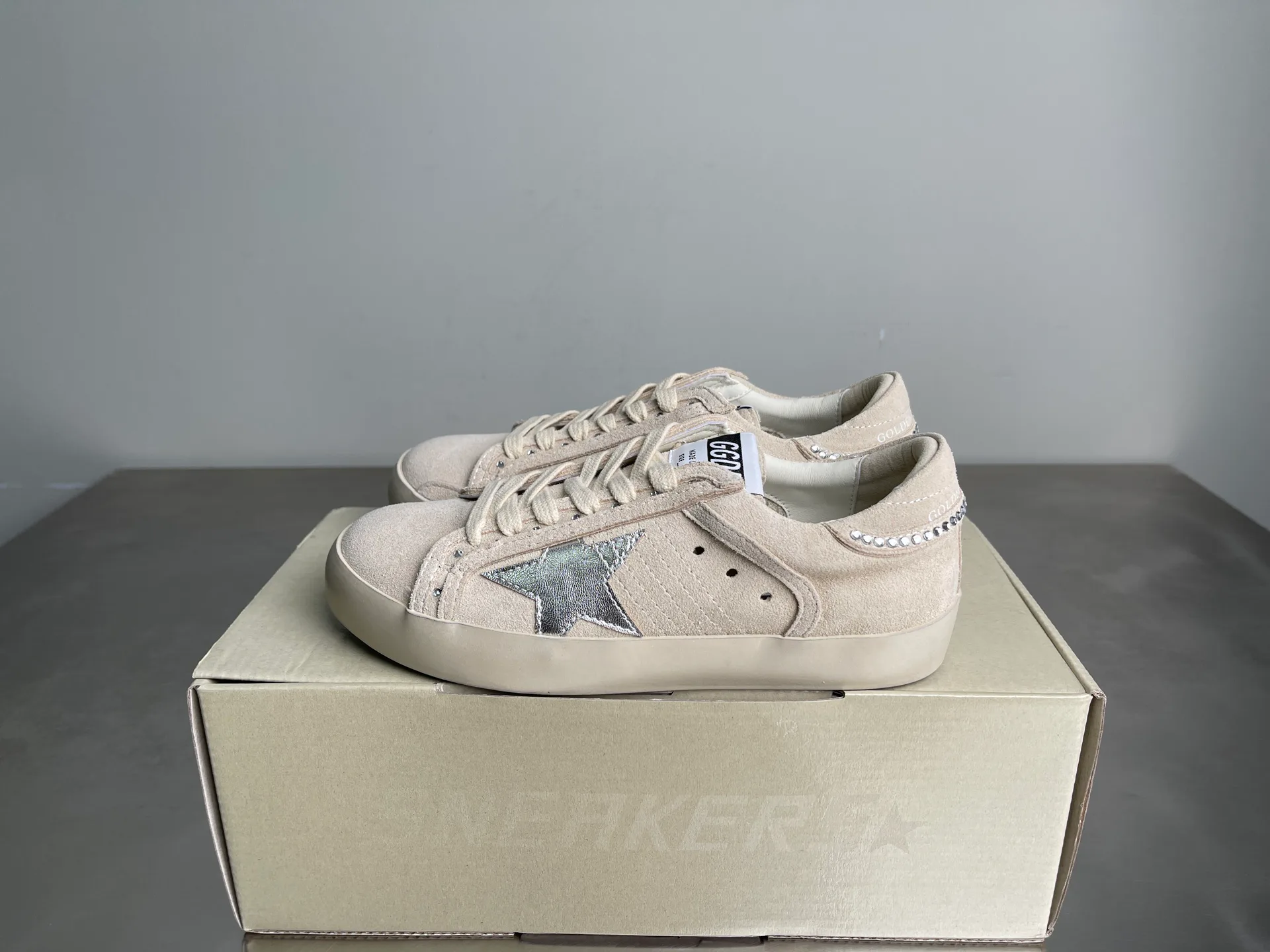 Women's Sneakers GOLDEN GOOSE 17214167