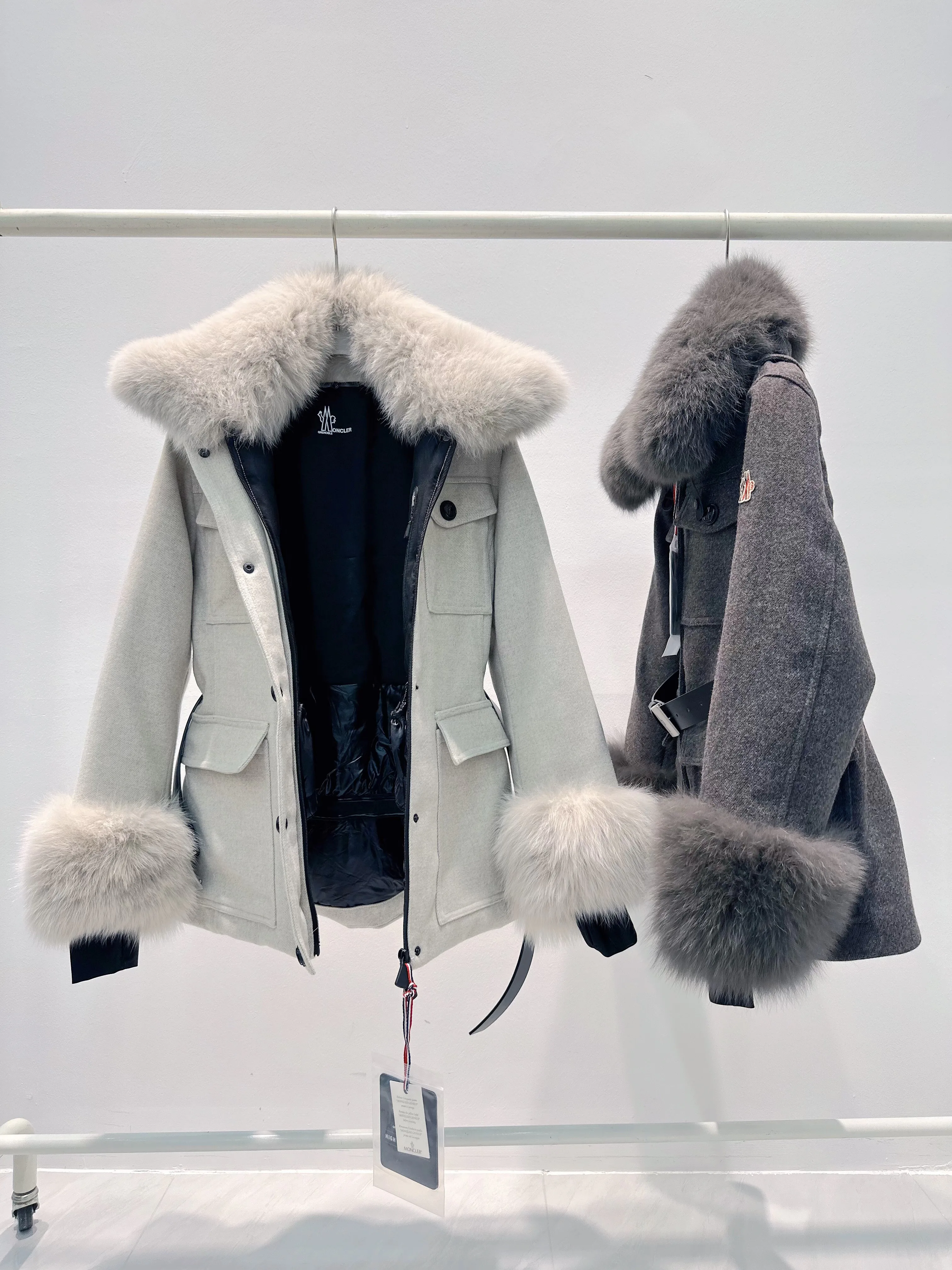 Women's Jackets And Down Jackets MONCLER 18298072