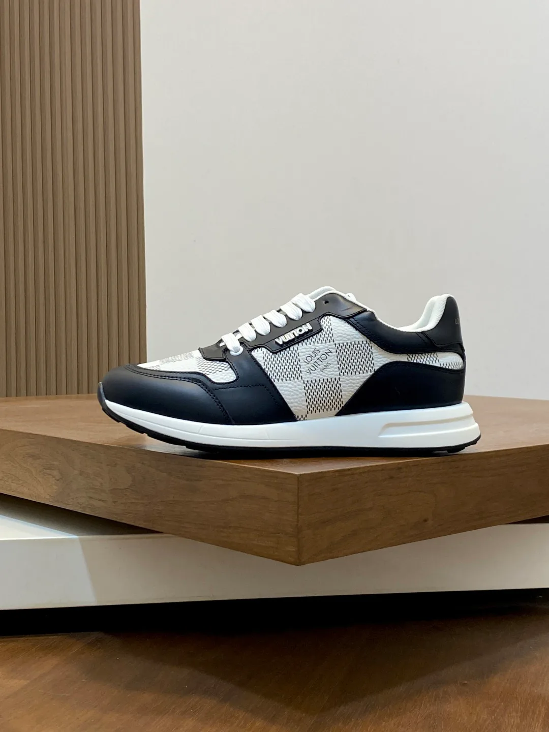 Men's Sneakers LOUIS VUITTON 18274583