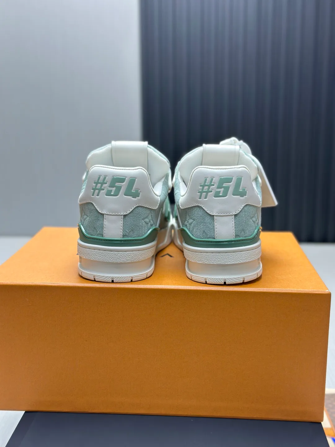 Women's Sneakers LOUIS VUITTON 18011604