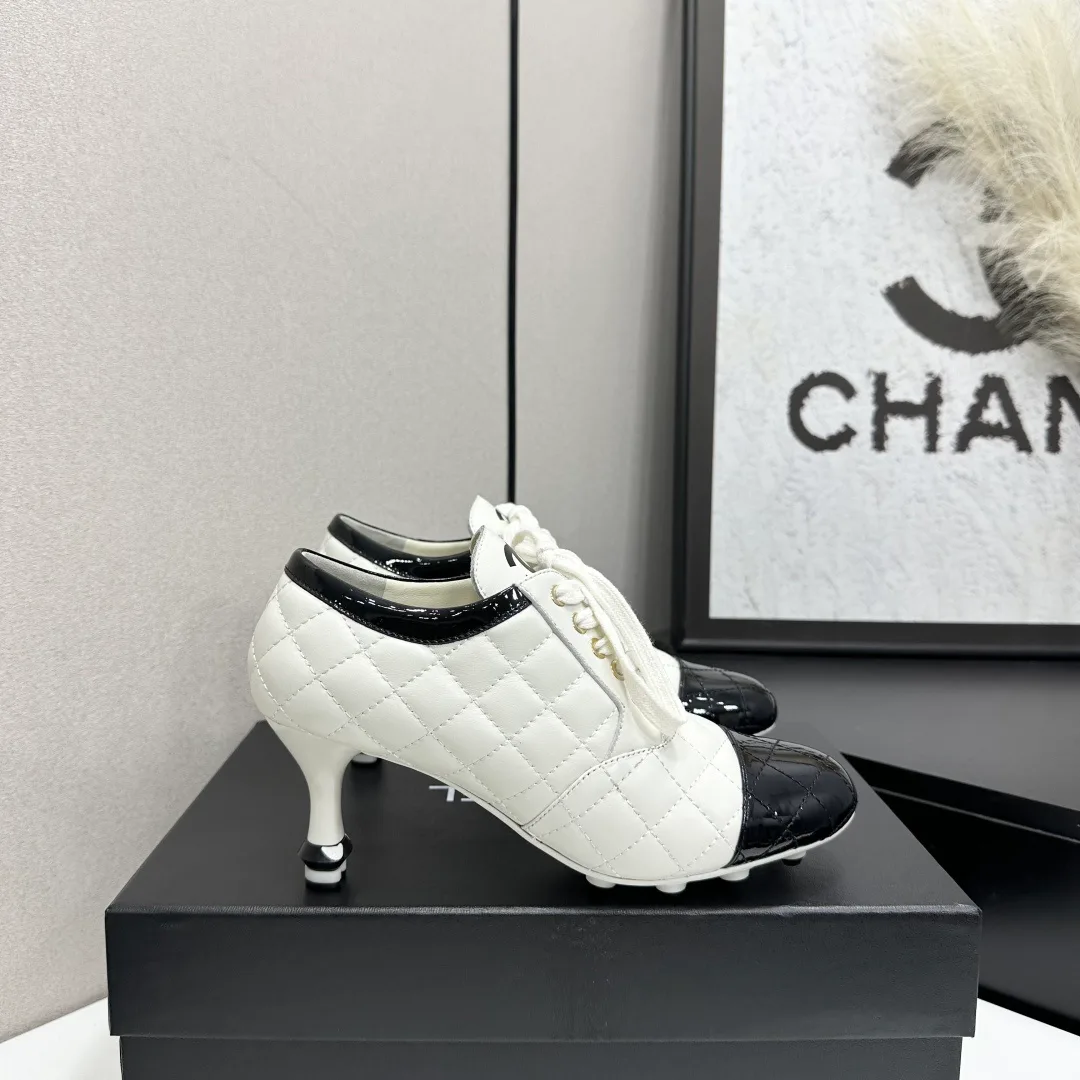 Women's Sneakers CHANEL 18436128