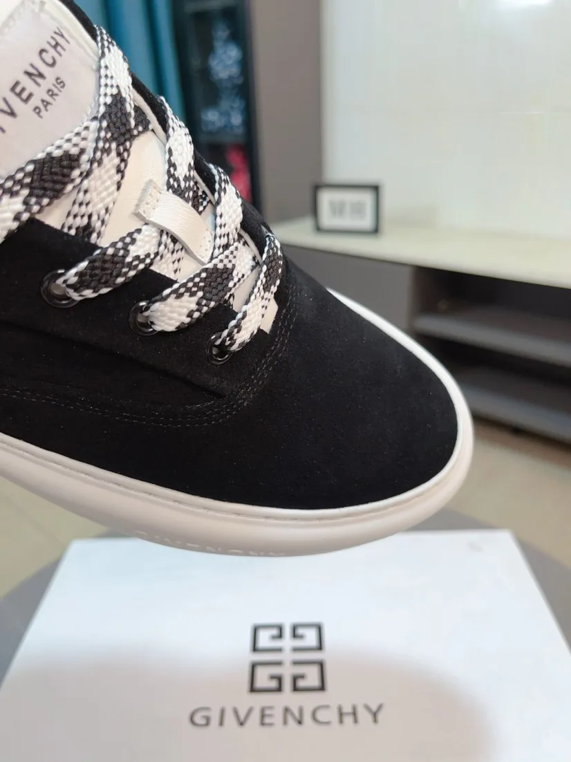 Women's Sneakers GIVENCHY 18417399