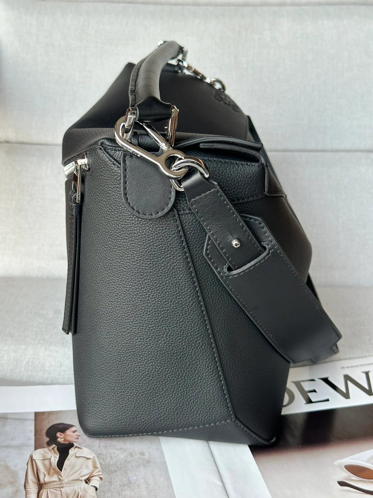 Women's Classic Handbags LOEWE 18177571