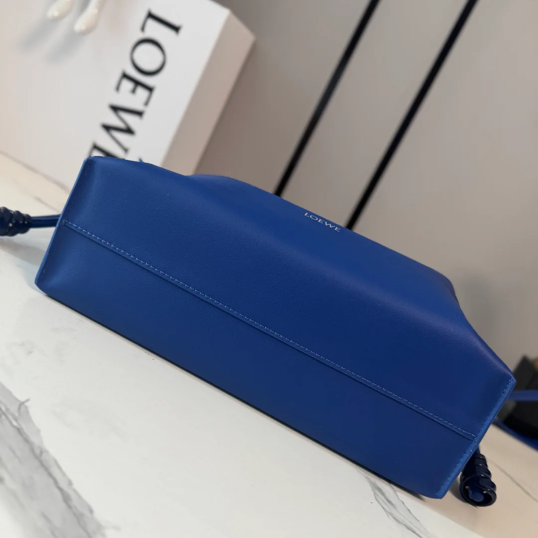 Women's Classic Handbags LOEWE 17937936