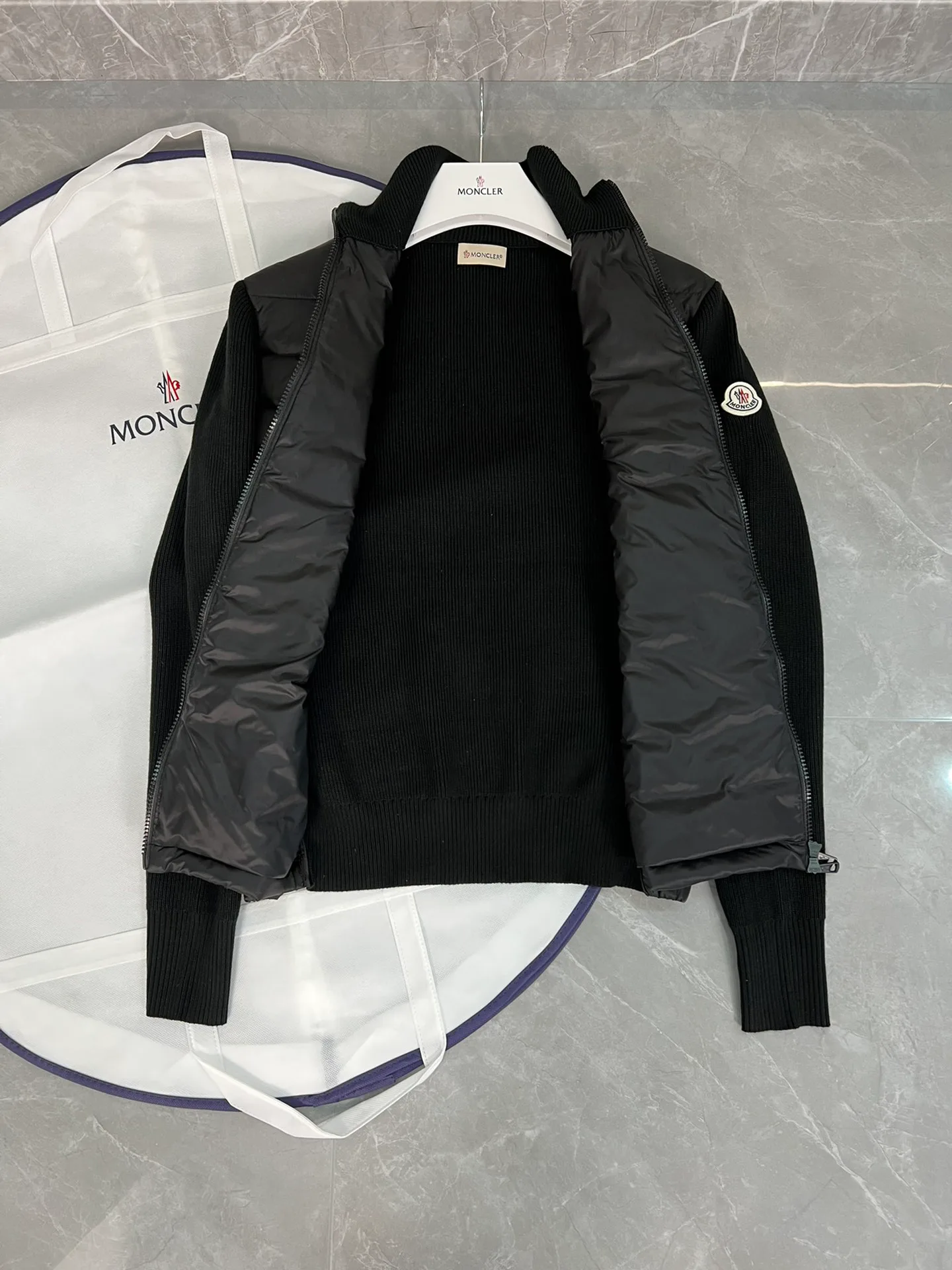 Куртки И Пуховики Мужские Moncler 18599779